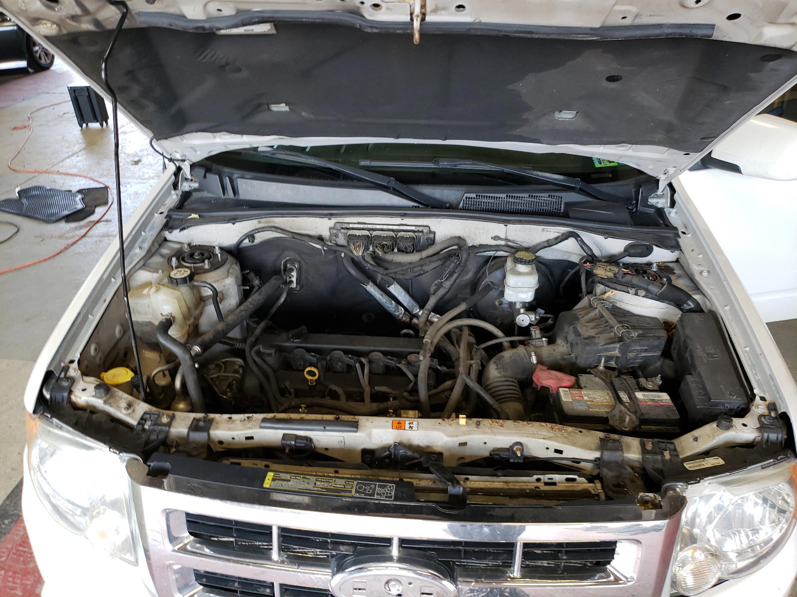 Photo 7 from auction – 2010 FORD ESCAPE LIM with VIN 1FMCU9E77AKA04947