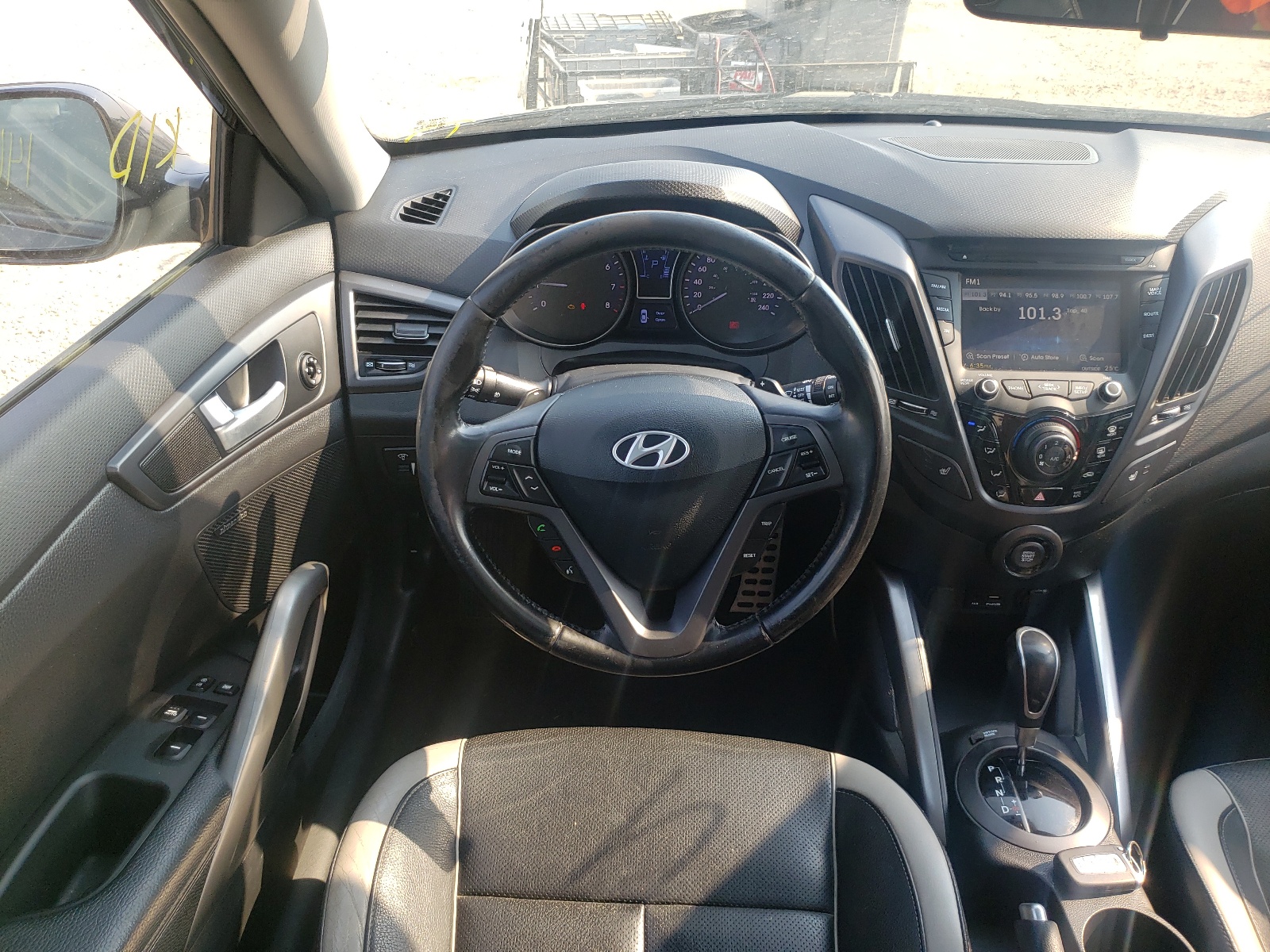 Photo 9 from auction – 2014 HYUNDAI VELOSTER T with VIN KMHTC6AE0EU185275