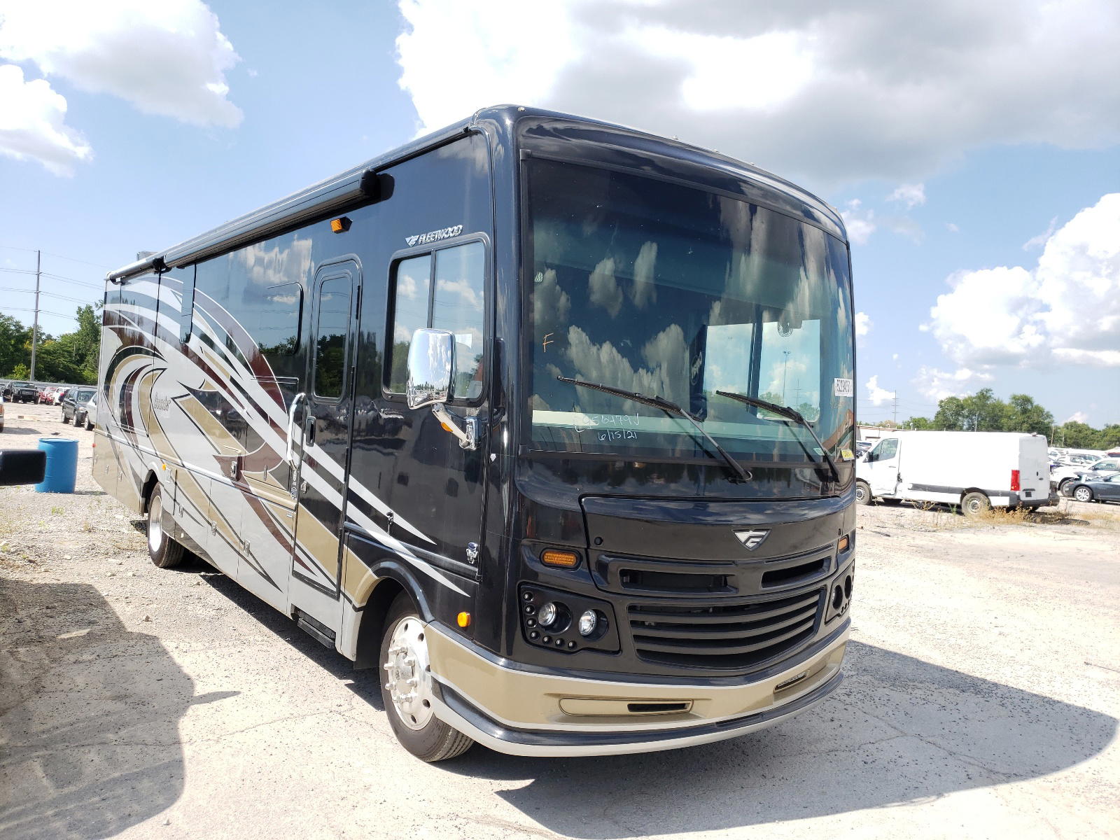 Photo 4 from auction – 2018 FLEETWOOD BOUNDER with VIN 1F66F5DY6H0A15042