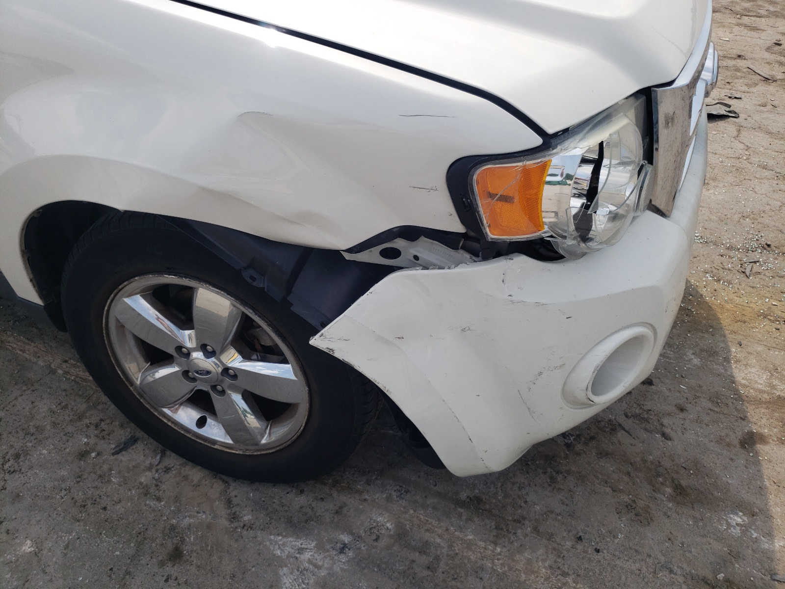 Photo 9 from auction – 2009 FORD ESCAPE LIM with VIN 1FMCU94G29KA05050