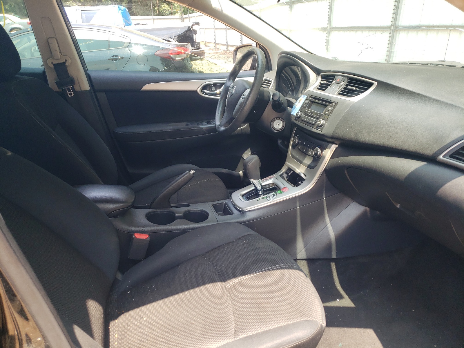 Photo 5 from auction – 2015 NISSAN SENTRA S with VIN 3N1AB7AP2FY356972