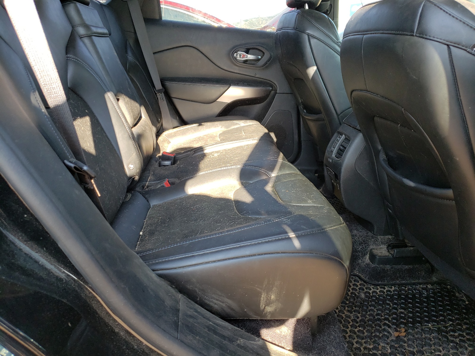 Photo 6 from auction – 2019 JEEP CHEROKEE L with VIN 1C4PJMLX4KD139975