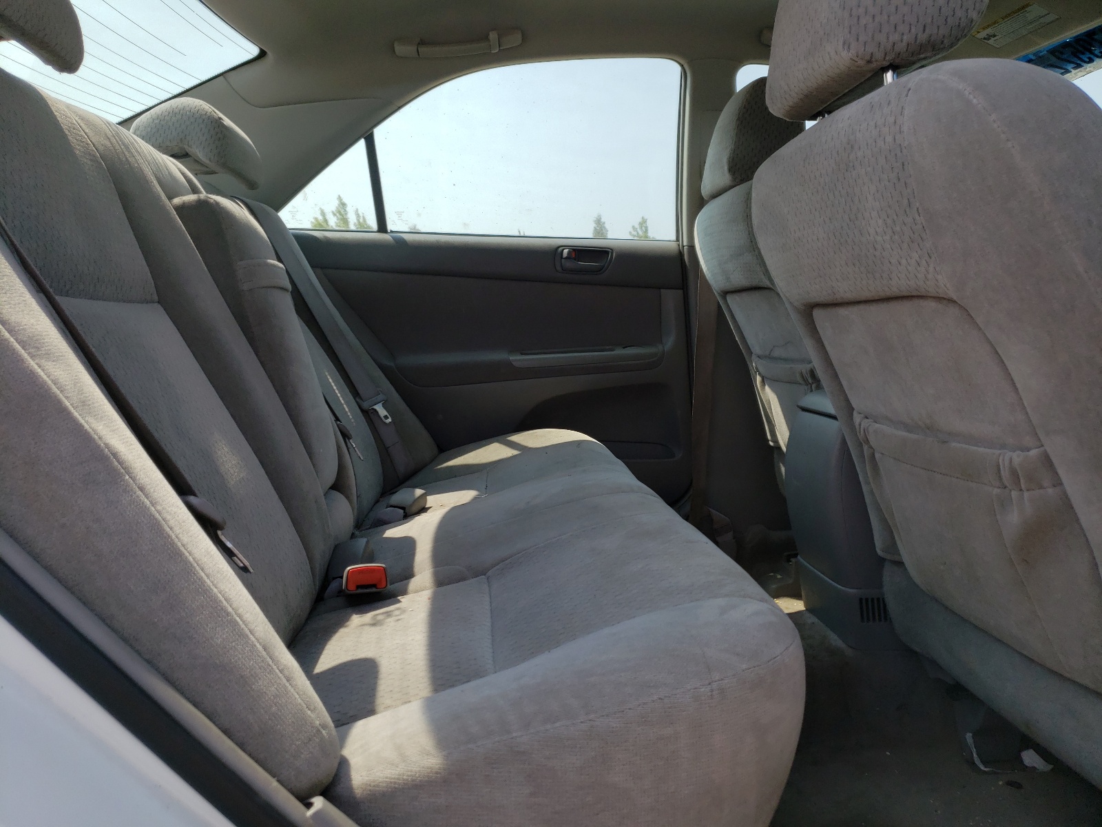 Photo 6 from auction – 2004 TOYOTA CAMRY LE with VIN 4T1BE32K04U363144