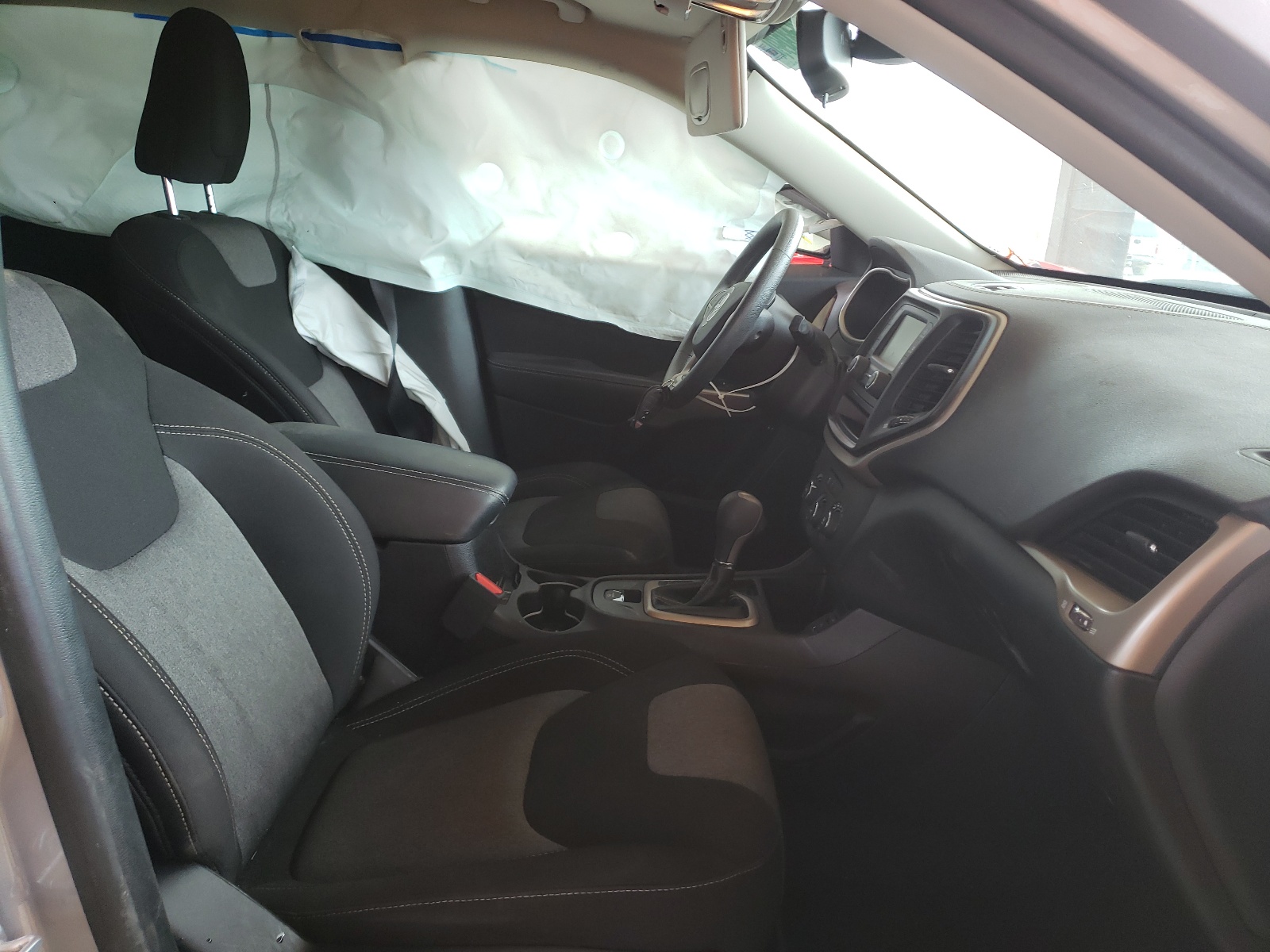 Photo 5 from auction – 2017 JEEP CHEROKEE S with VIN 1C4PJLAB0HW642935