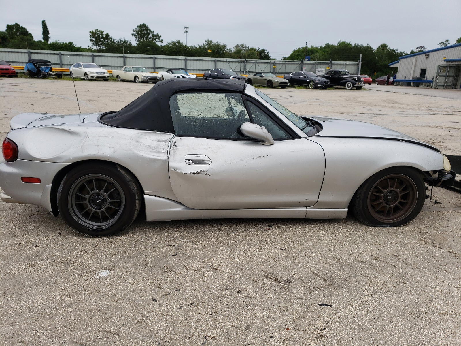 Photo 9 from auction – 2003 MAZDA MX-5 MIATA with VIN JM1NB353630304538