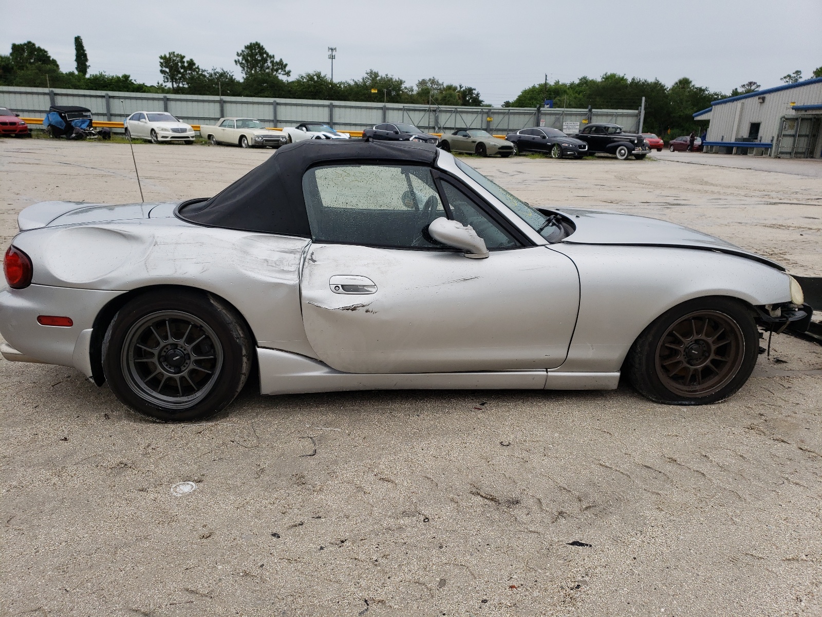 صورة رقم 9 من المزاد - 2003 MAZDA MX-5 MIATA مع VIN JM1NB353630304538