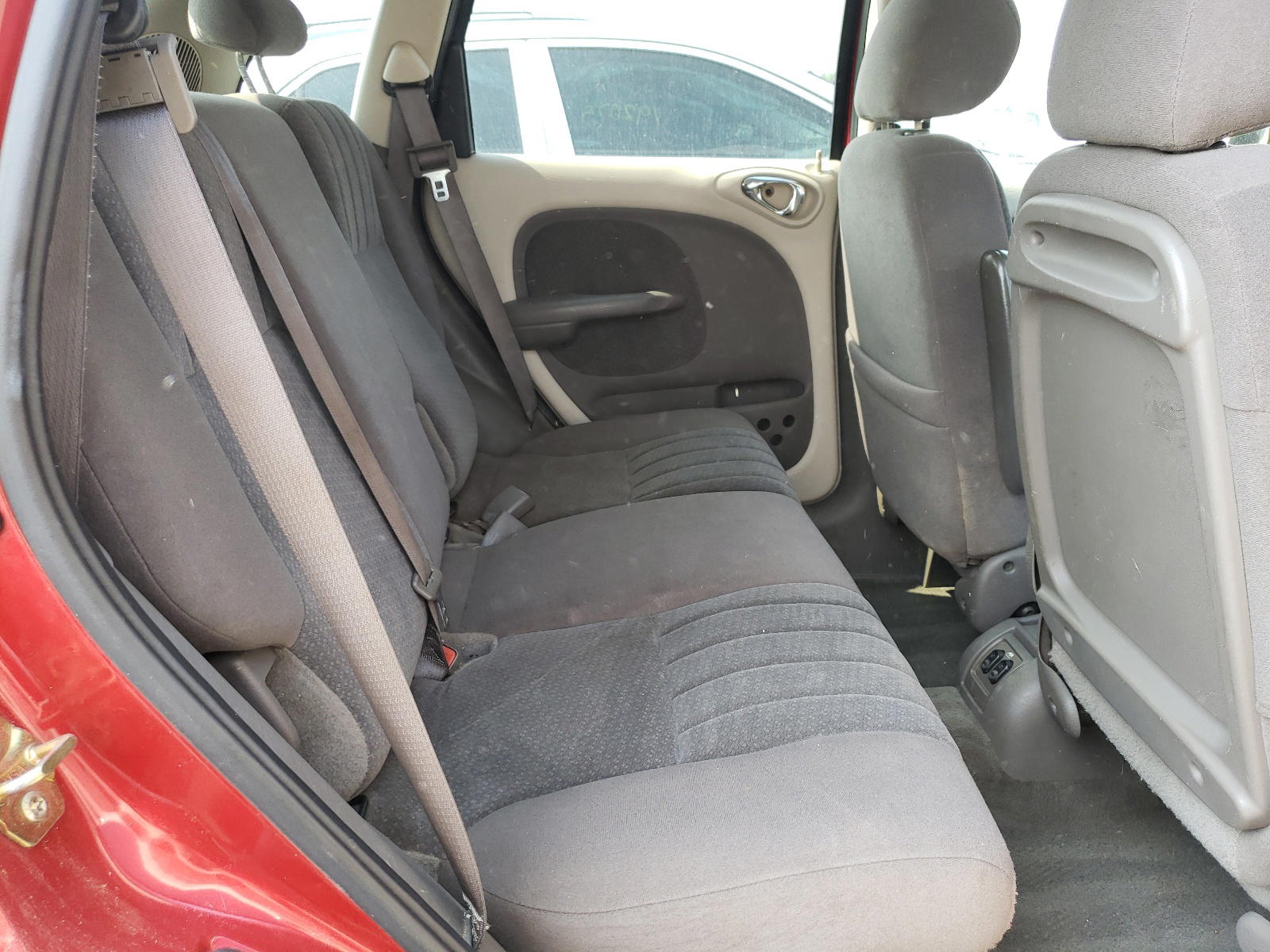 Photo 6 from auction – 2004 CHRYSLER PT CRUISER with VIN 3C4FY48B24T295692