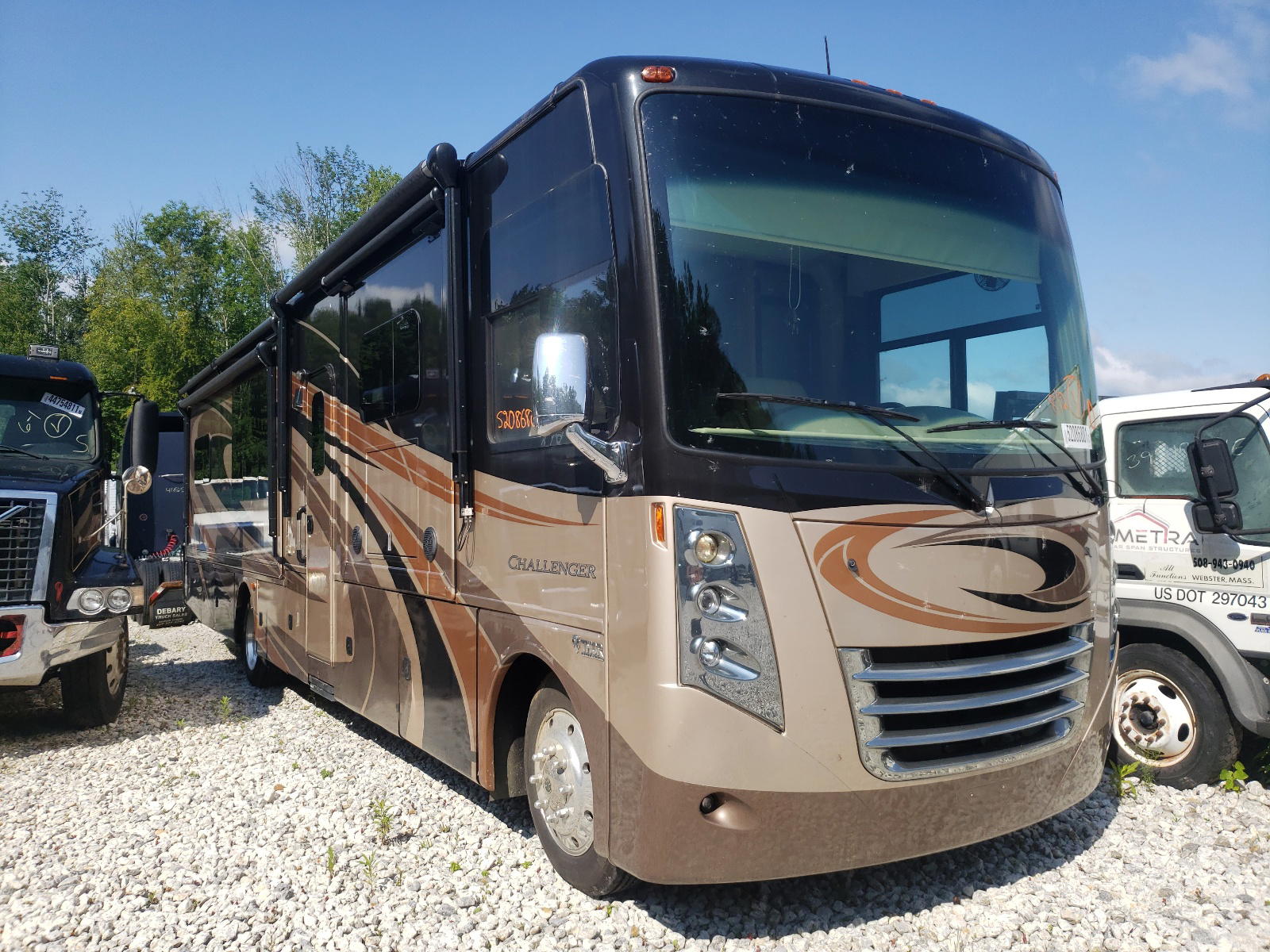 THMC MOTORHOME 2016 with VIN 1F66F5DY4G0A14969 - Photo from auction