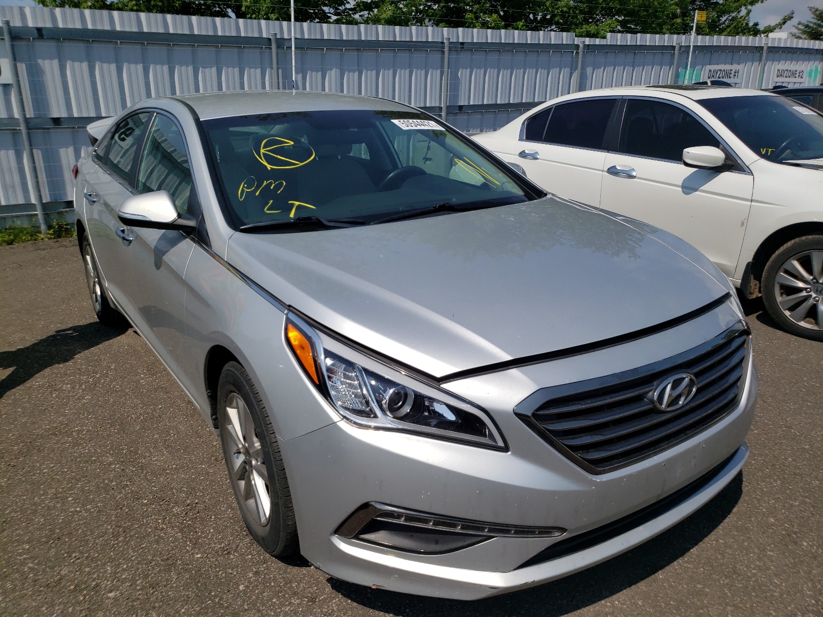 HYUNDAI SONATA SE 2015 with VIN 5NPE24AF2FH021499 - Photo from auction