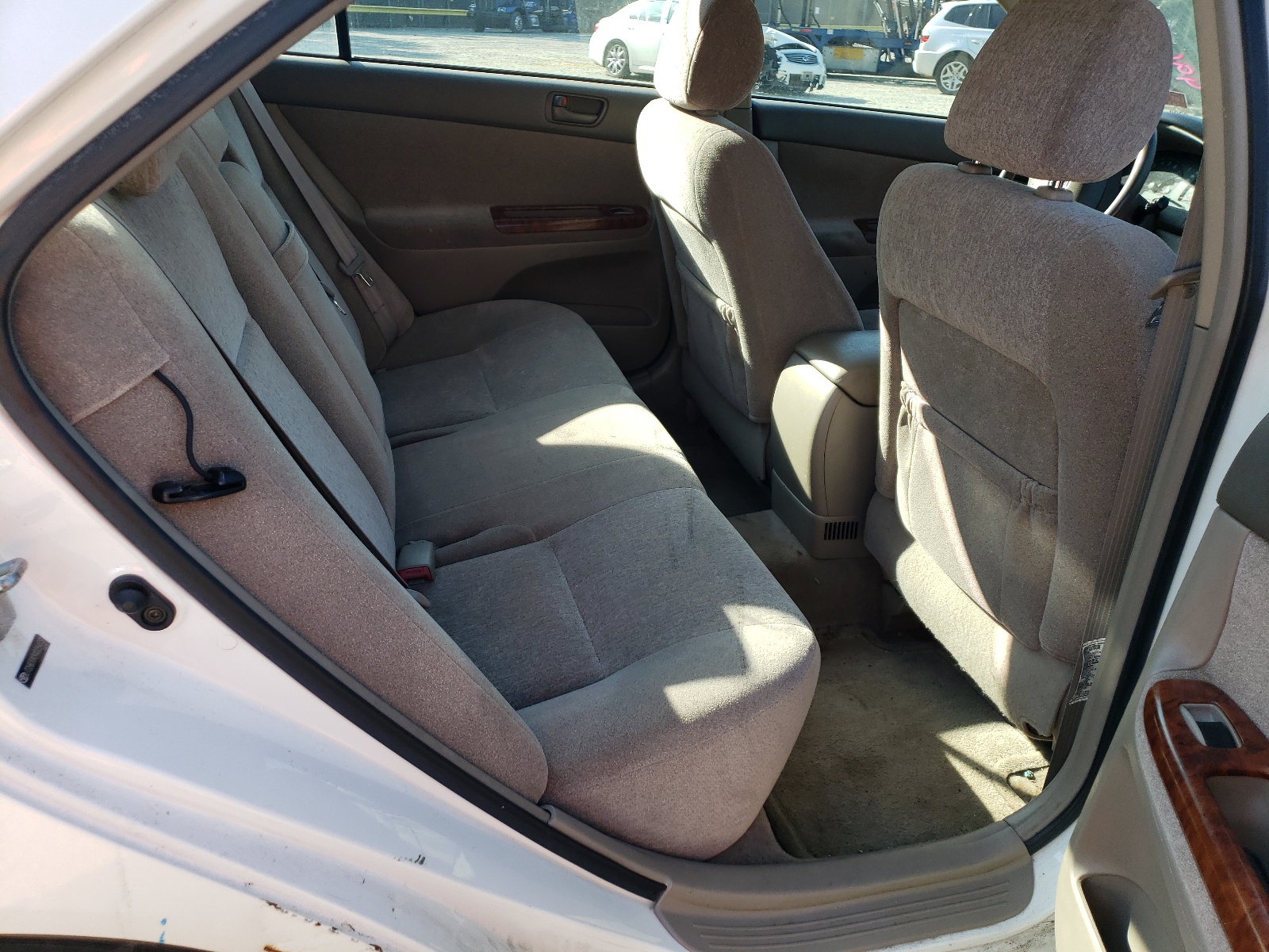 Photo 6 from auction – 2004 TOYOTA CAMRY LE with VIN JTDBE30K940254731