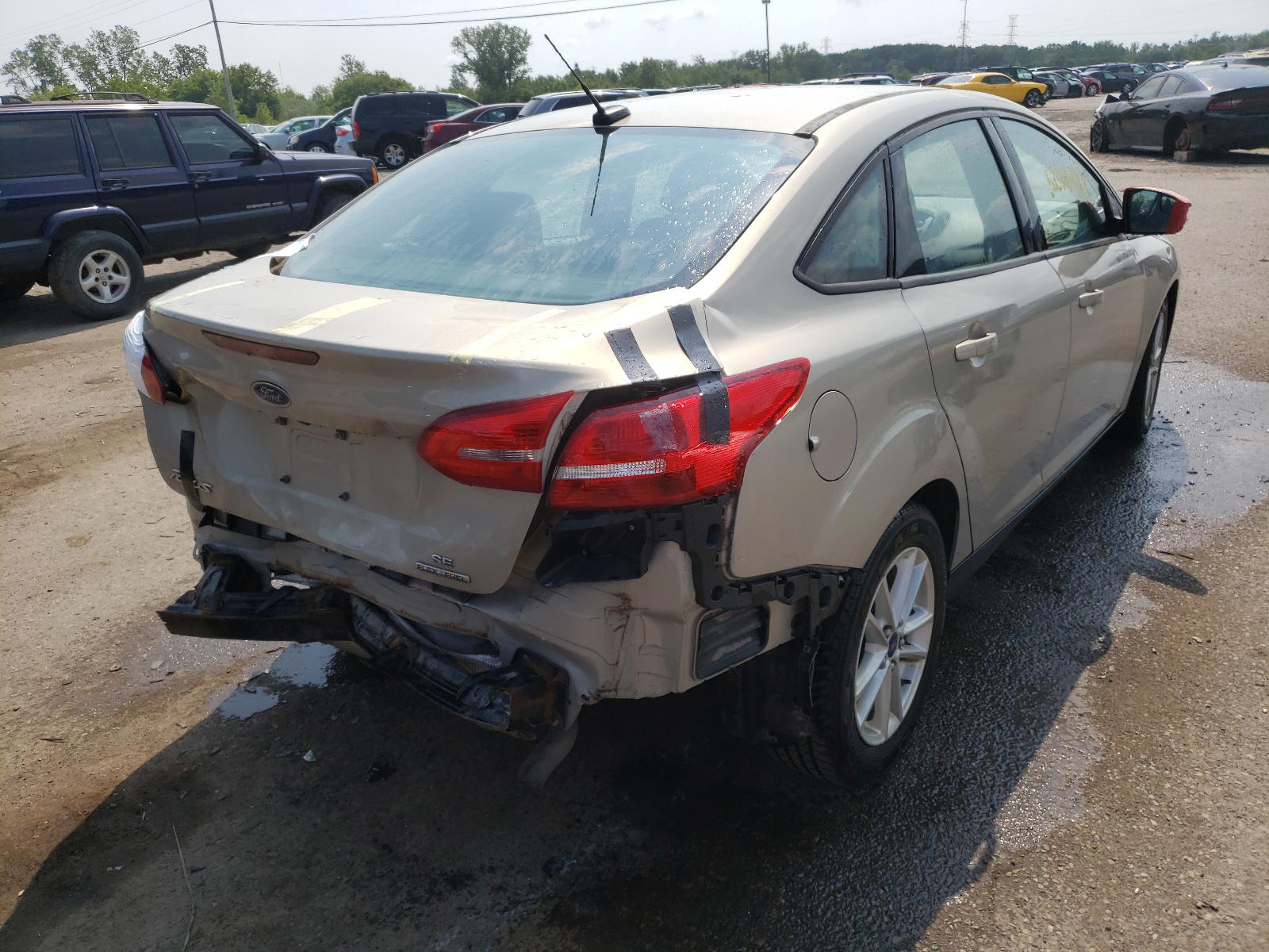 Photo 4 from auction – 2015 FORD FOCUS SE with VIN 1FADP3F20FL384351