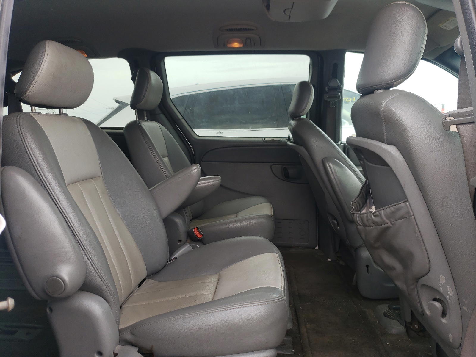 Photo 6 from auction – 2004 DODGE GRAND CARA with VIN 2D4GP44L44R533621