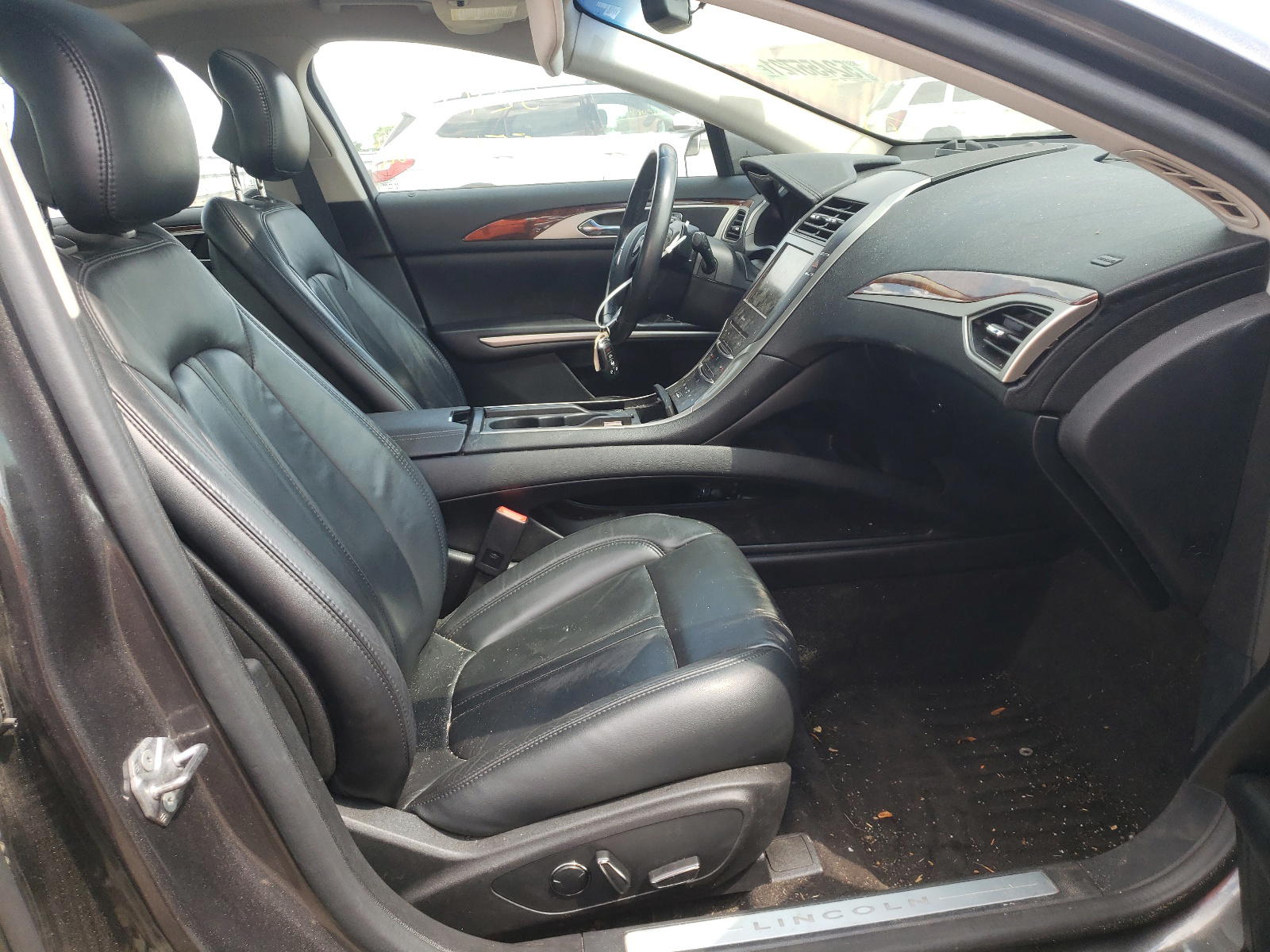 Photo 5 from auction – 2015 LINCOLN MKZ with VIN 3LN6L2G98FR602618