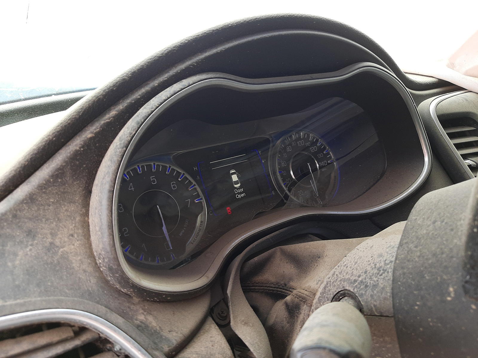 Photo 8 from auction – 2015 CHRYSLER 200 LIMITE with VIN 1C3CCCAB2FN650633
