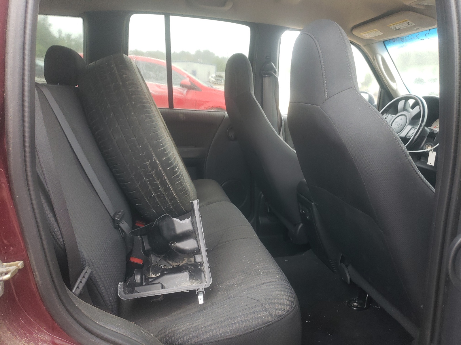 Photo 6 from auction – 2002 JEEP LIBERTY SP with VIN 1J4GL48K42W257210