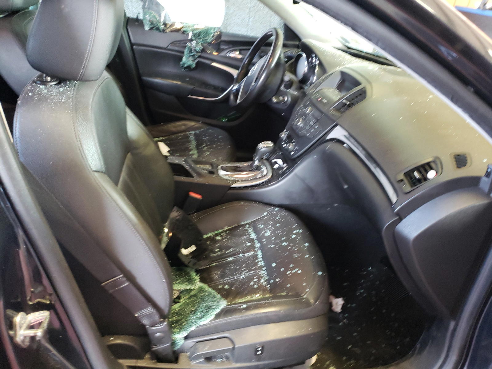 Photo 5 from auction – 2011 BUICK REGAL CXL with VIN W04GN5EC7B1134401