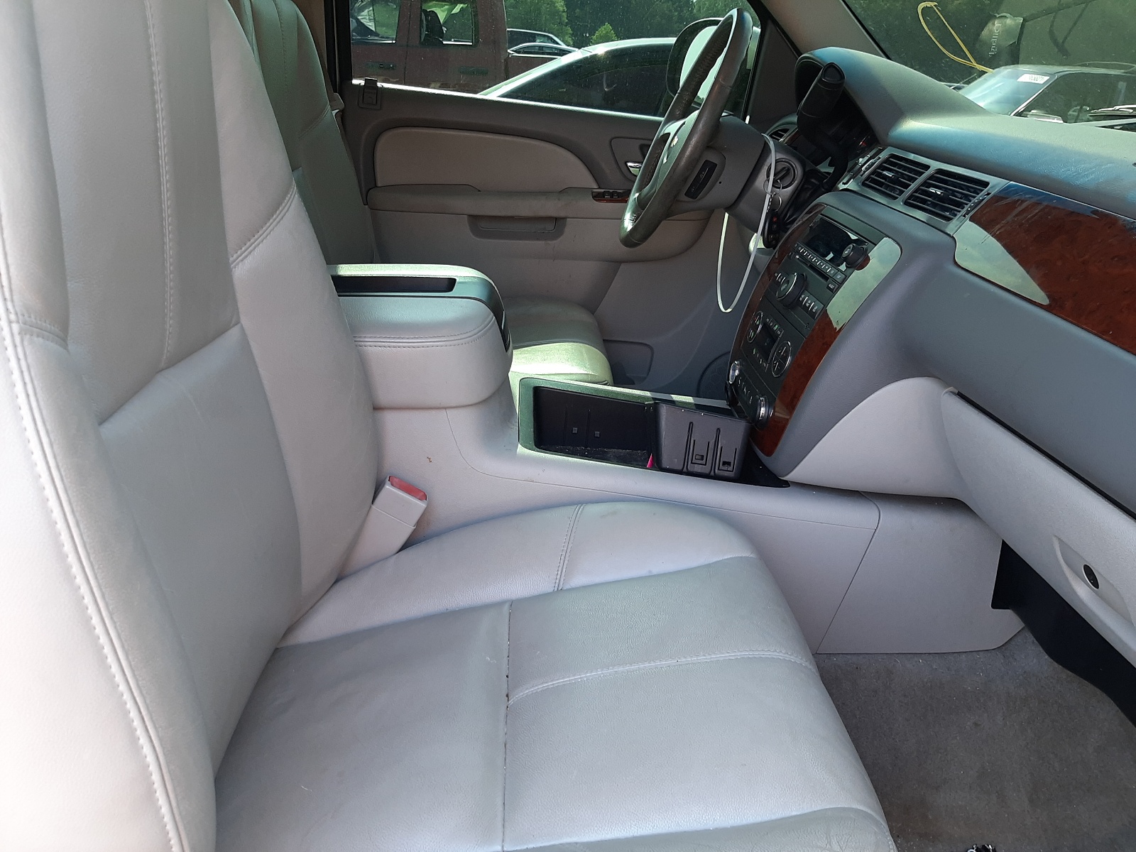 Photo 5 from auction – 2013 CHEVROLET SUBURBAN C with VIN 1GNSCJE00DR303593