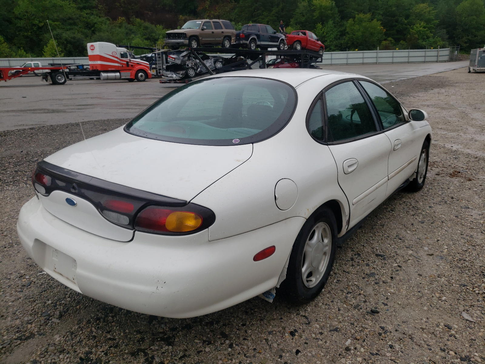 Photo 4 from auction – 1996 FORD TAURUS GL with VIN 1FALP52U7TG112074