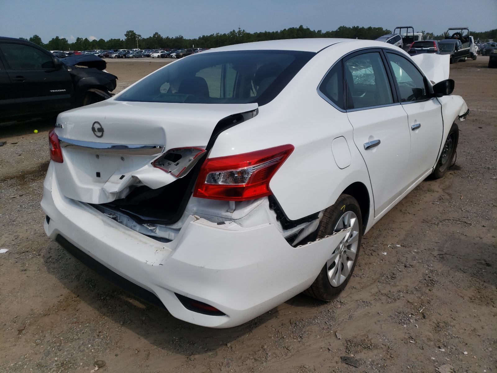 Photo 4 from auction – 2017 NISSAN SENTRA S with VIN 3N1AB7AP1HY378450