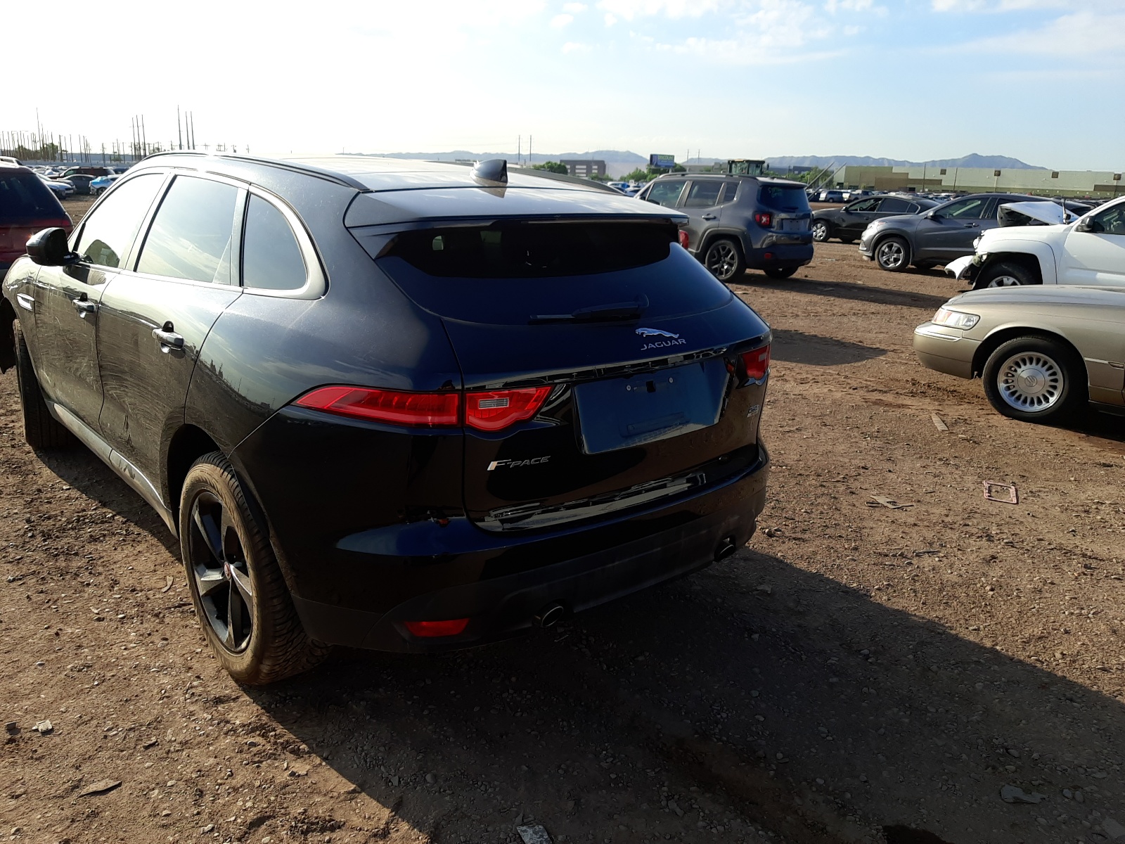 Photo 3 from auction – 2018 JAGUAR F-PACE PRE with VIN SADCJ2FX5JA271565