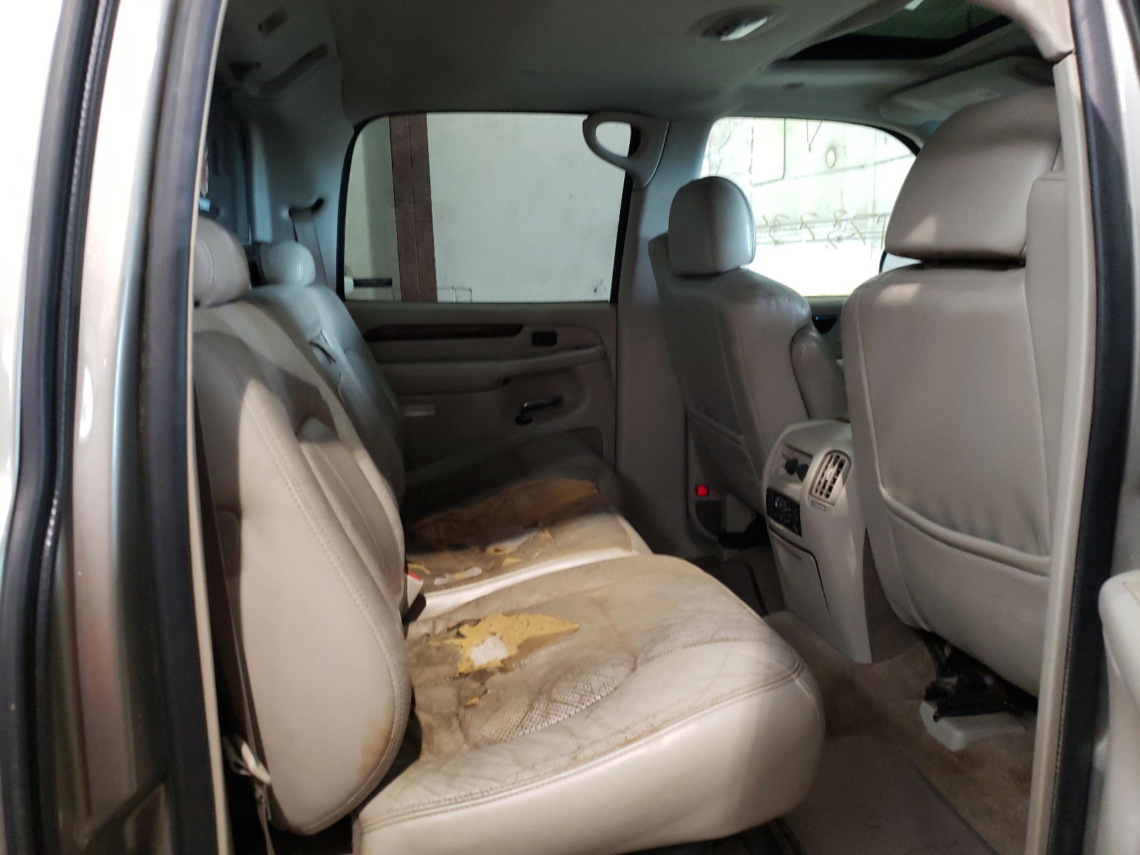Photo 6 from auction – 2002 CADILLAC ESCALADE E with VIN 3GYEK63N92G271707