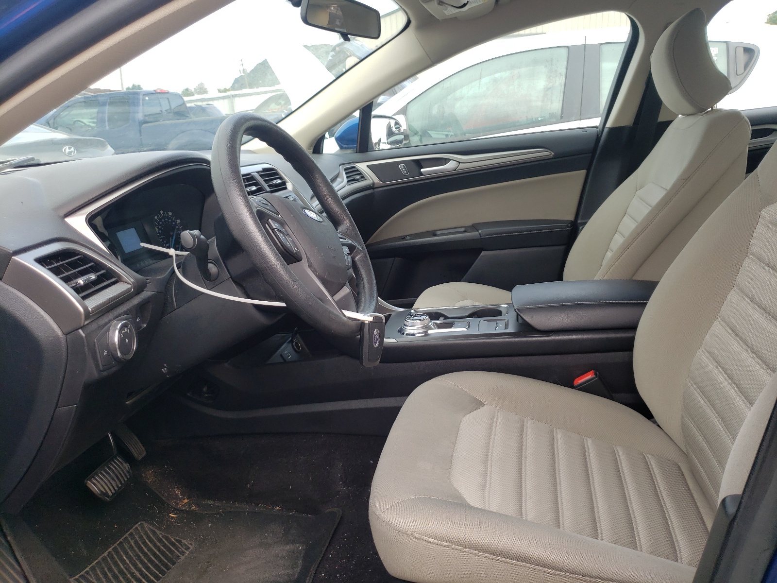 Zdjęcie 5 z aukcji – 2017 FORD FUSION S z VIN 3FA6P0G75HR282906