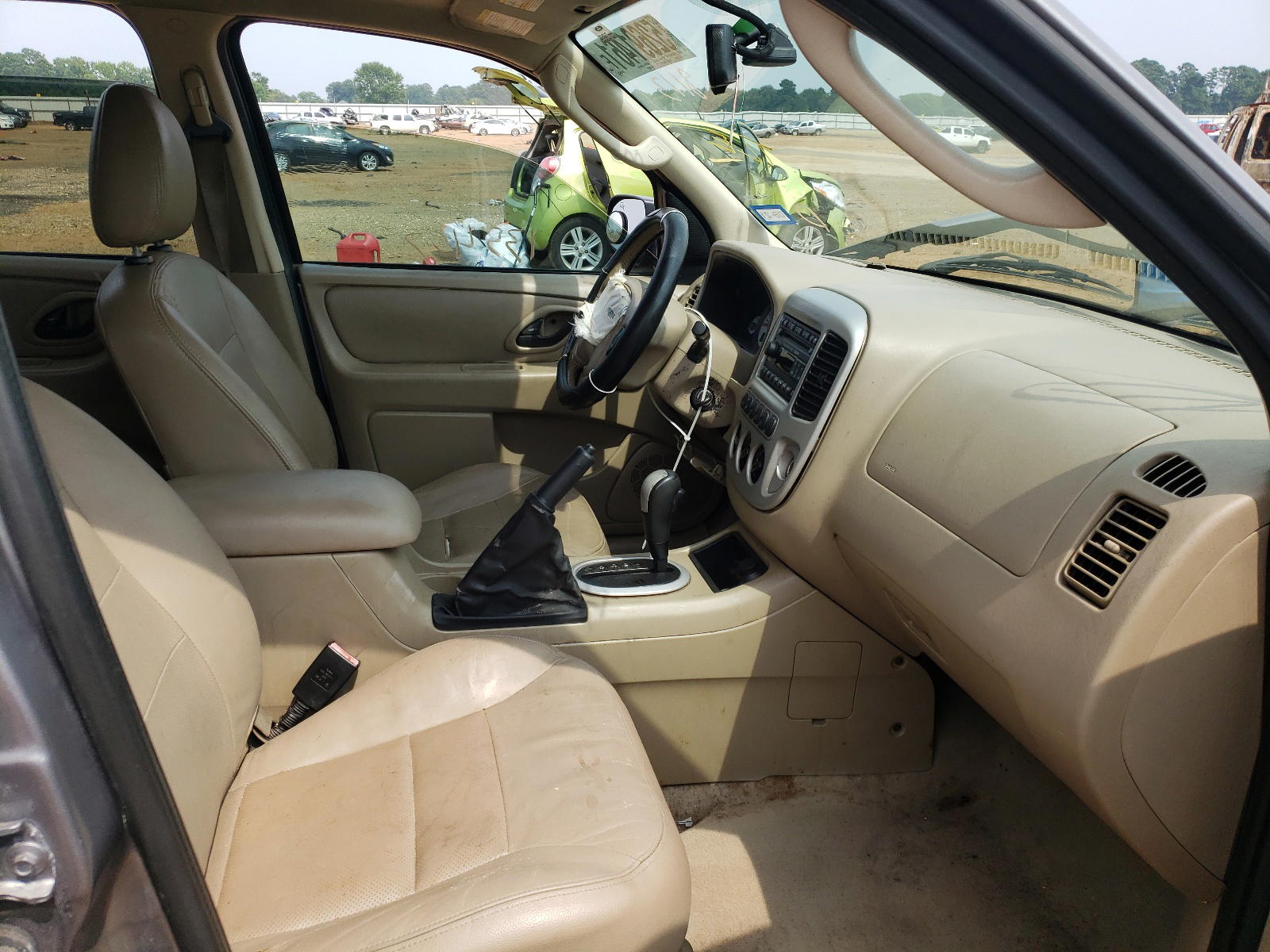 Photo 5 from auction – 2007 FORD ESCAPE LIM with VIN 1FMCU04157KB08113
