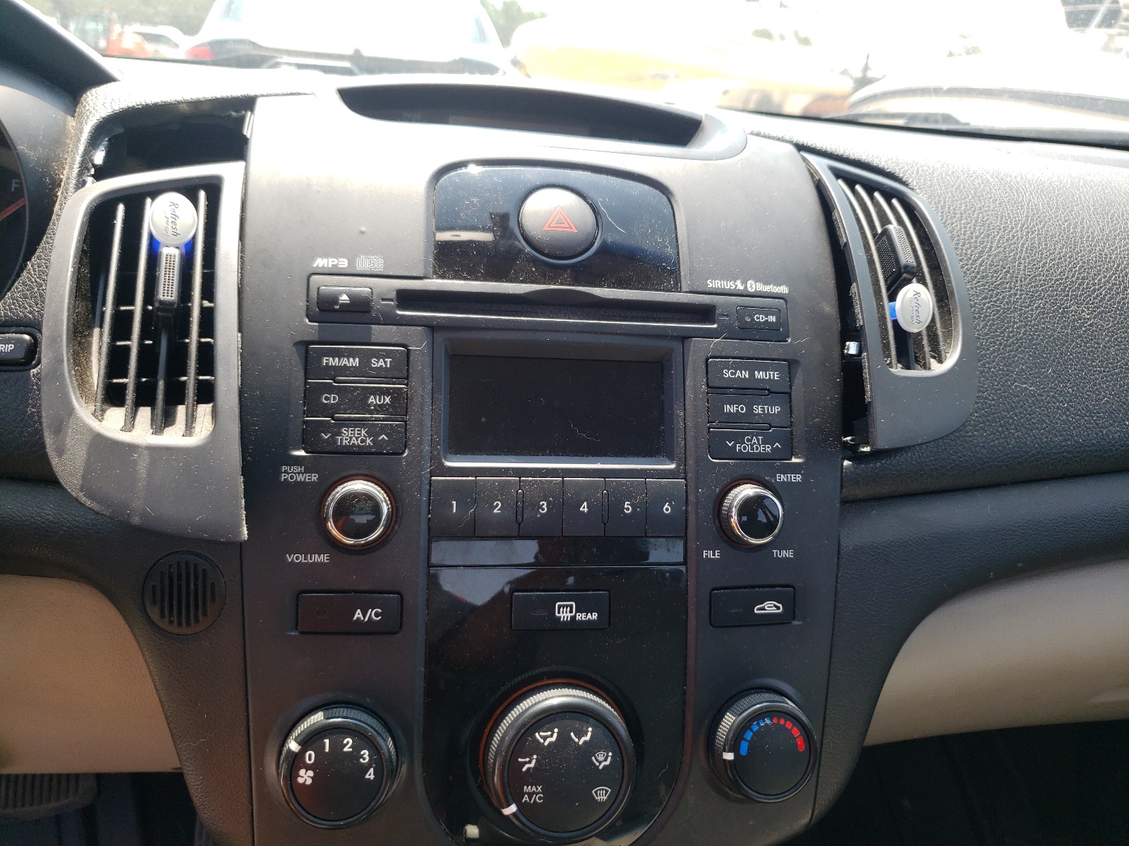 Photo 9 from auction – 2013 KIA FORTE LX with VIN KNAFT4A24D5700991
