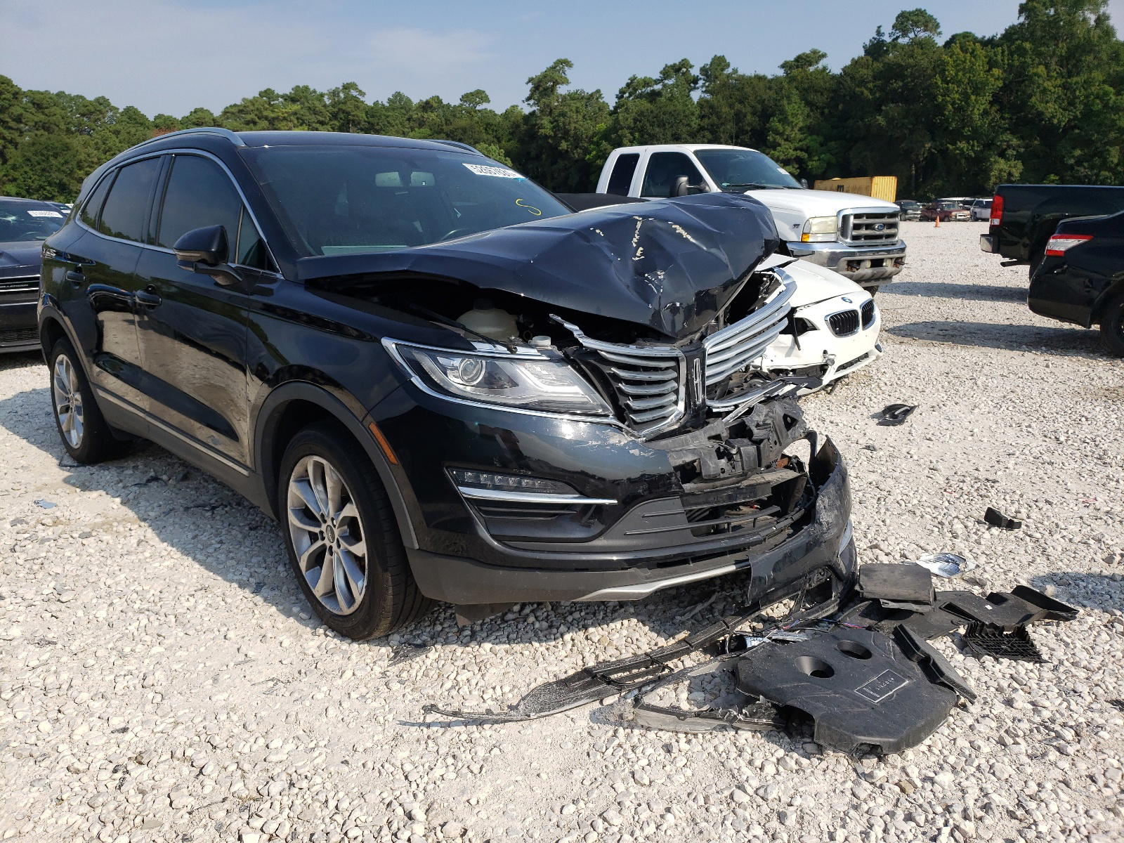 LINCOLN MKC SELECT 2017 with VIN 5LMCJ2D93HUL47396 - Photo from auction