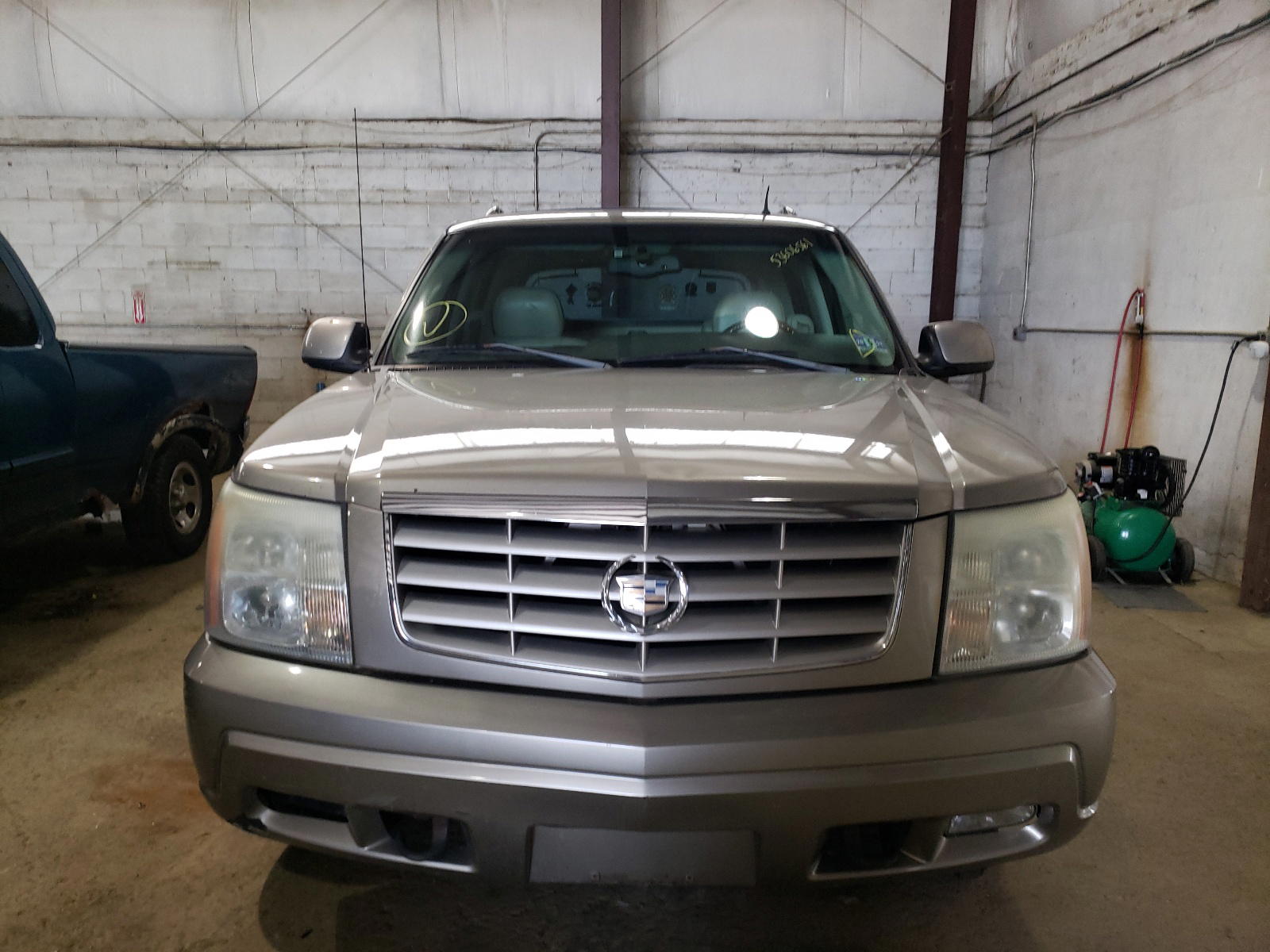 Photo 9 from auction – 2002 CADILLAC ESCALADE E with VIN 3GYEK63N92G271707