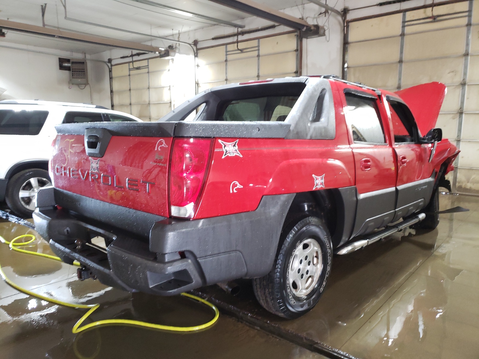 Photo 4 from auction – 2004 CHEVROLET AVALANCHE with VIN 3GNEK12T74G191258