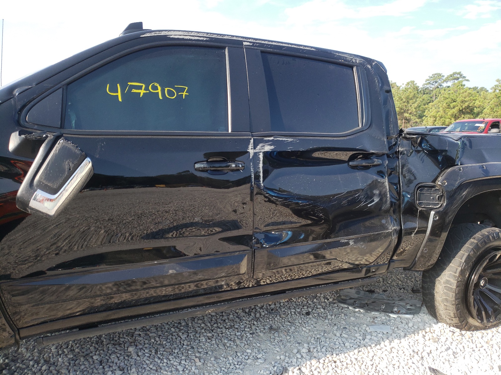 Photo 10 from auction – 2020 CHEVROLET SILVERADO with VIN 3GCUYDED2LG102445