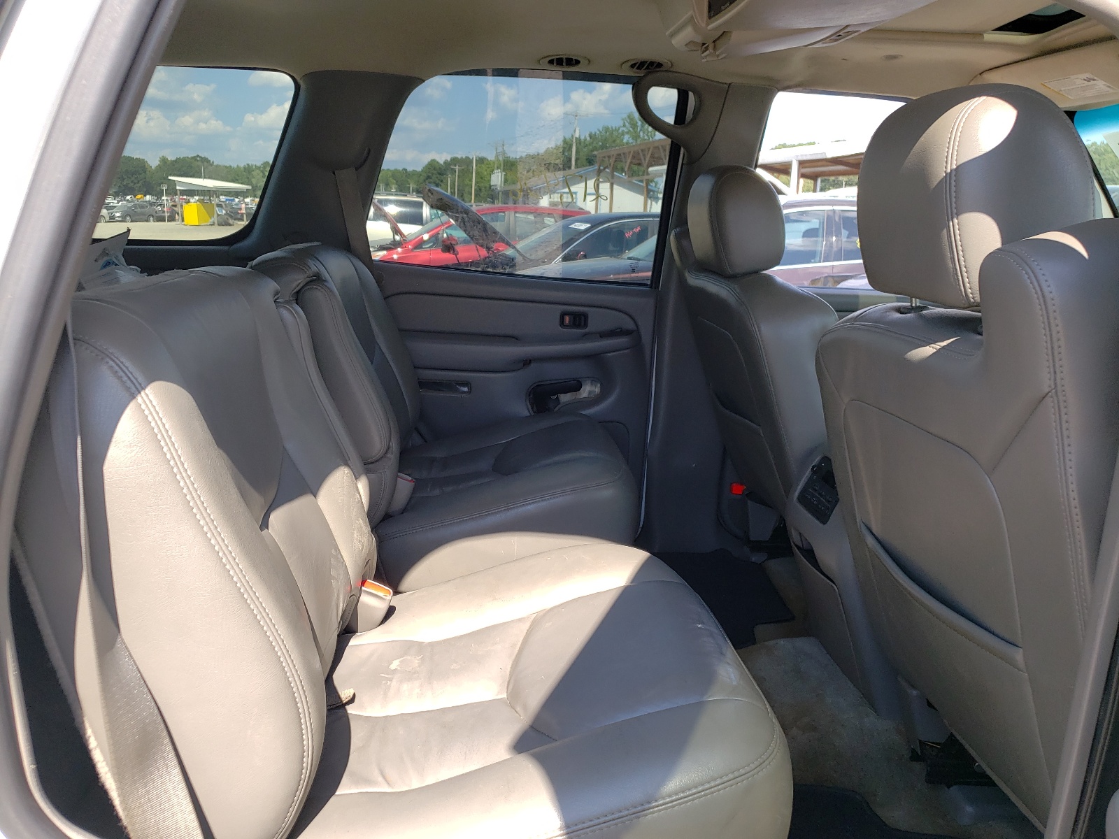 Photo 6 from auction – 2005 GMC YUKON with VIN 1GKEC13T75J200968