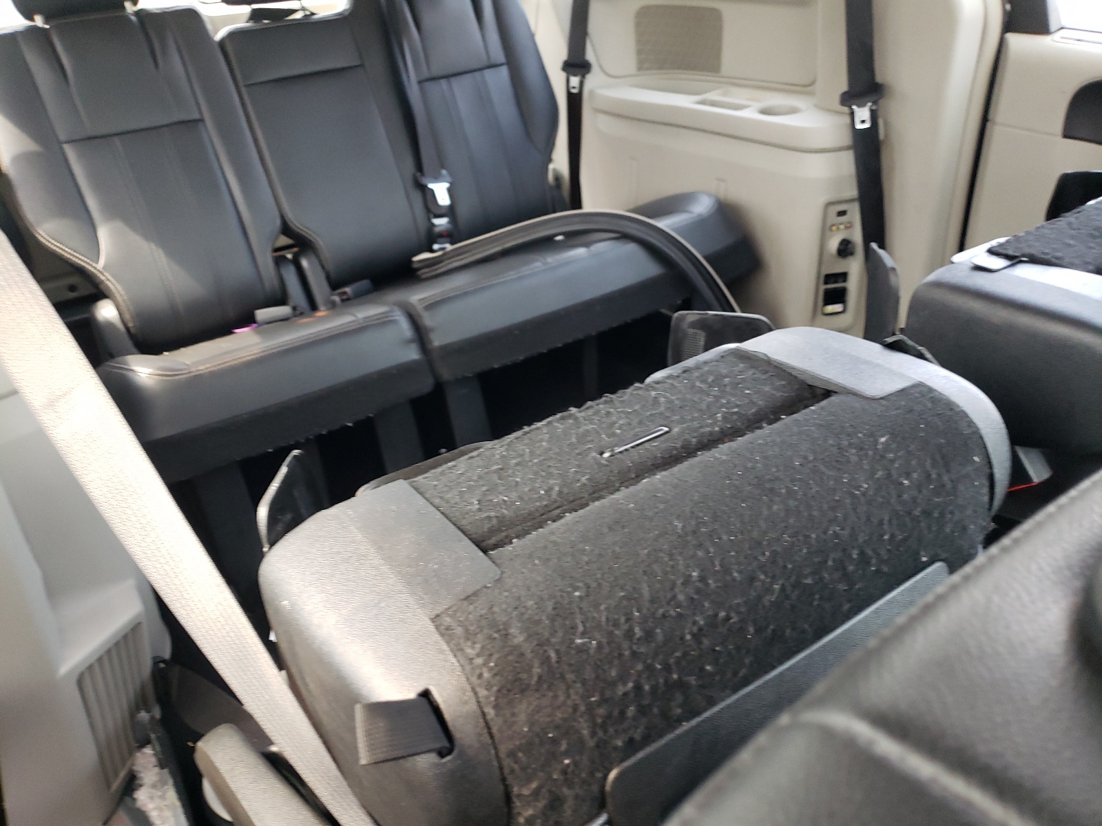 Photo 6 from auction – 2013 CHRYSLER TOWN & COU with VIN 2C4RC1BG0DR803269