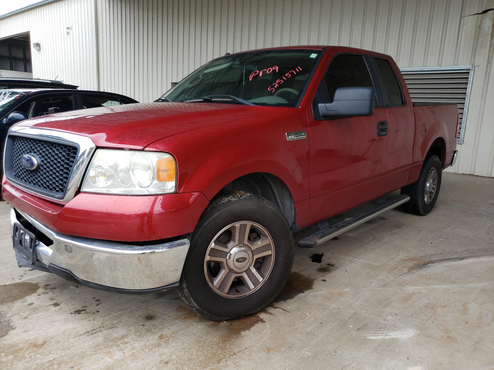 Photo 2 from auction – 2007 FORD F150 with VIN 1FTRX12V07KC77456