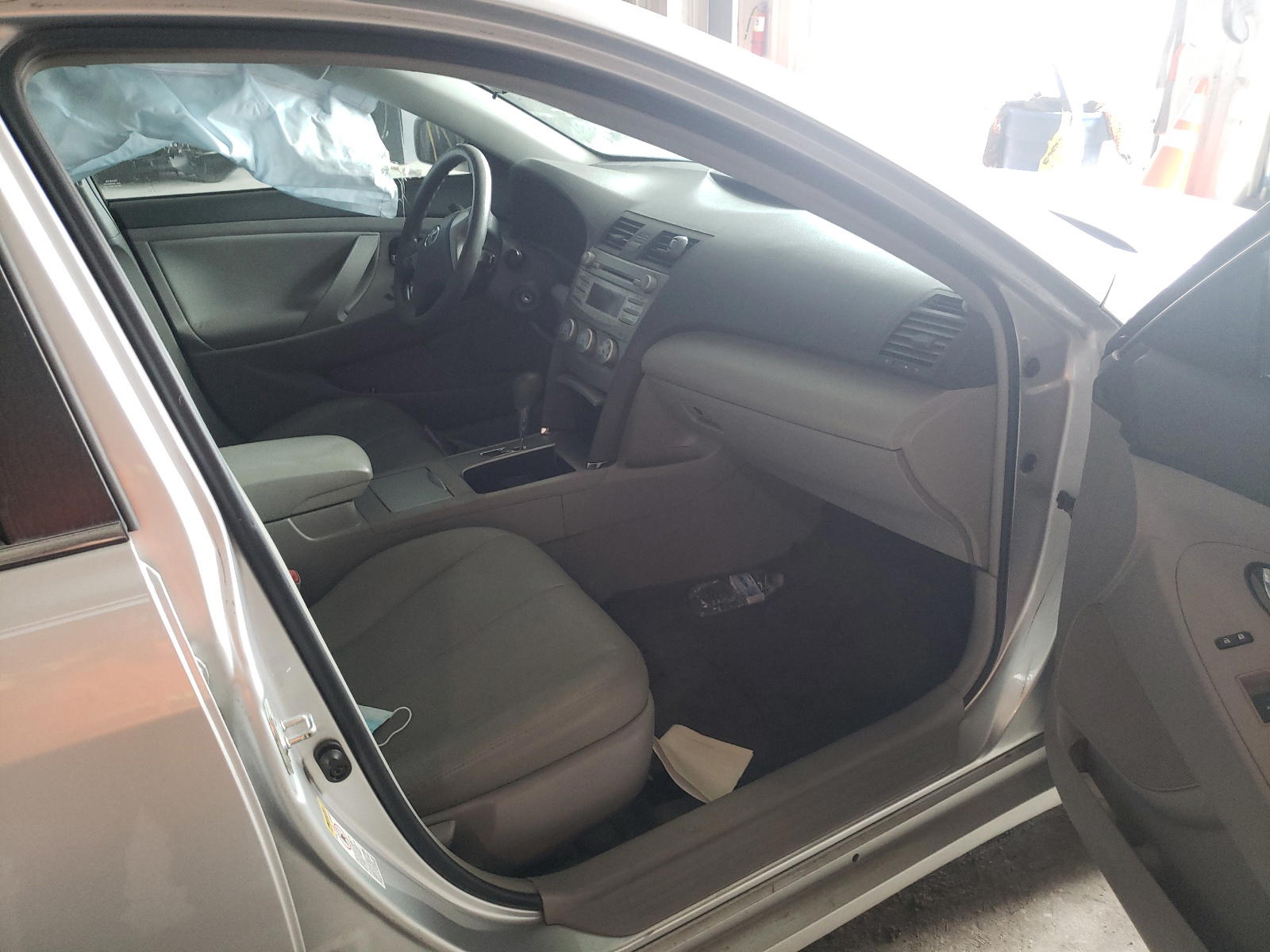 Photo 5 from auction – 2011 TOYOTA CAMRY BASE with VIN 4T1BF3EK6BU764560