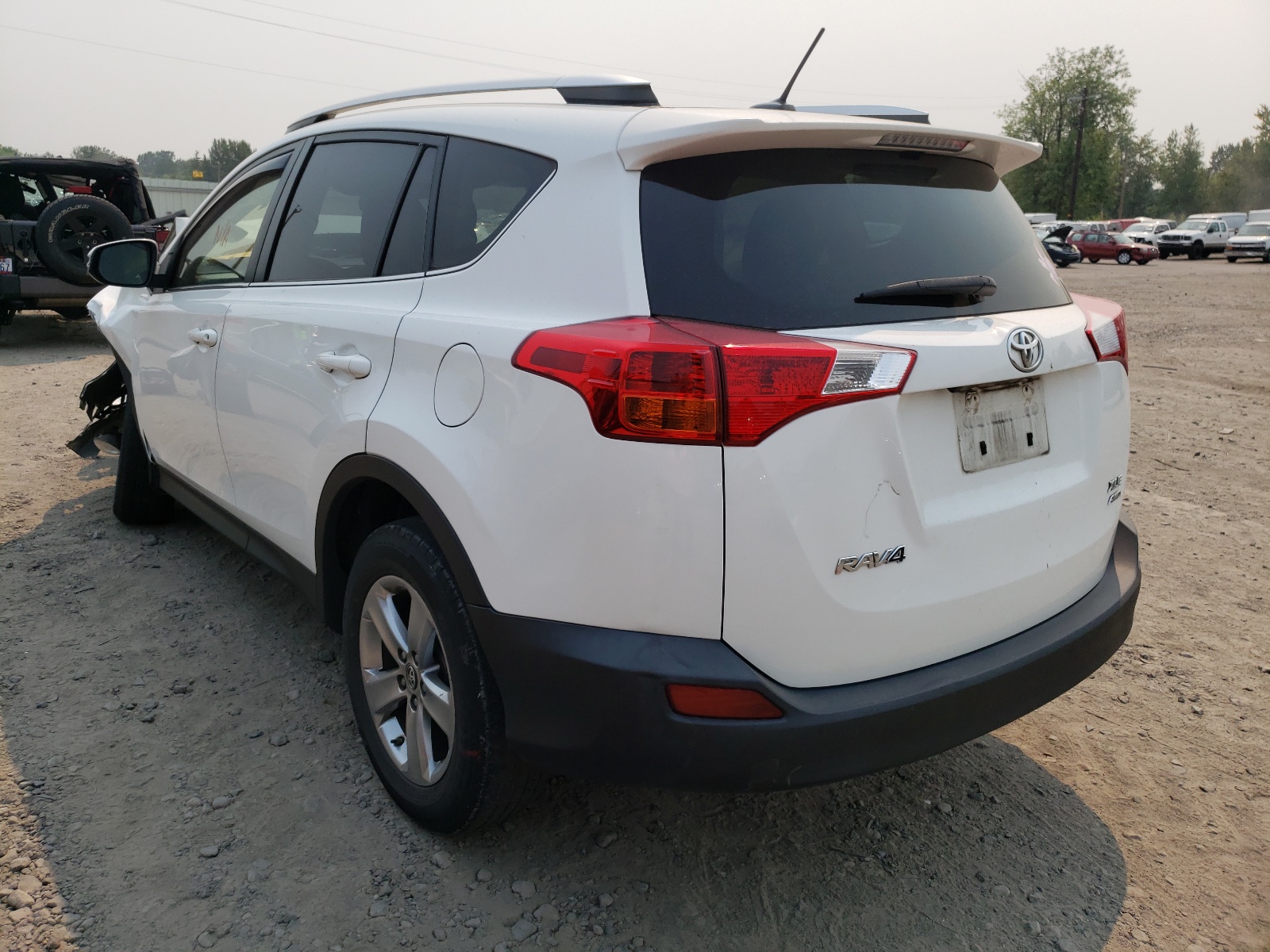 Photo 3 from auction – 2015 TOYOTA RAV4 XLE with VIN JTMRFREV5FJ046831