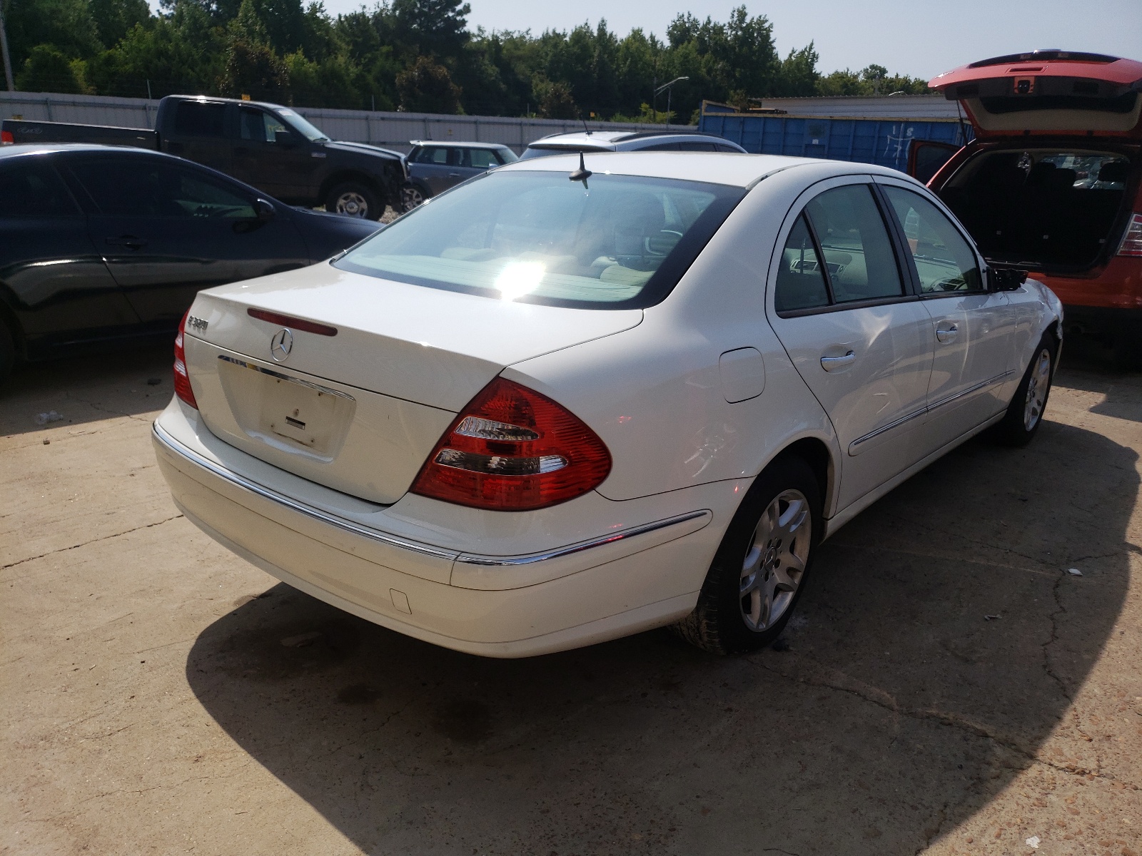 Photo 4 from auction – 2005 MERCEDES-BENZ E 320 with VIN WDBUF65J55A638040