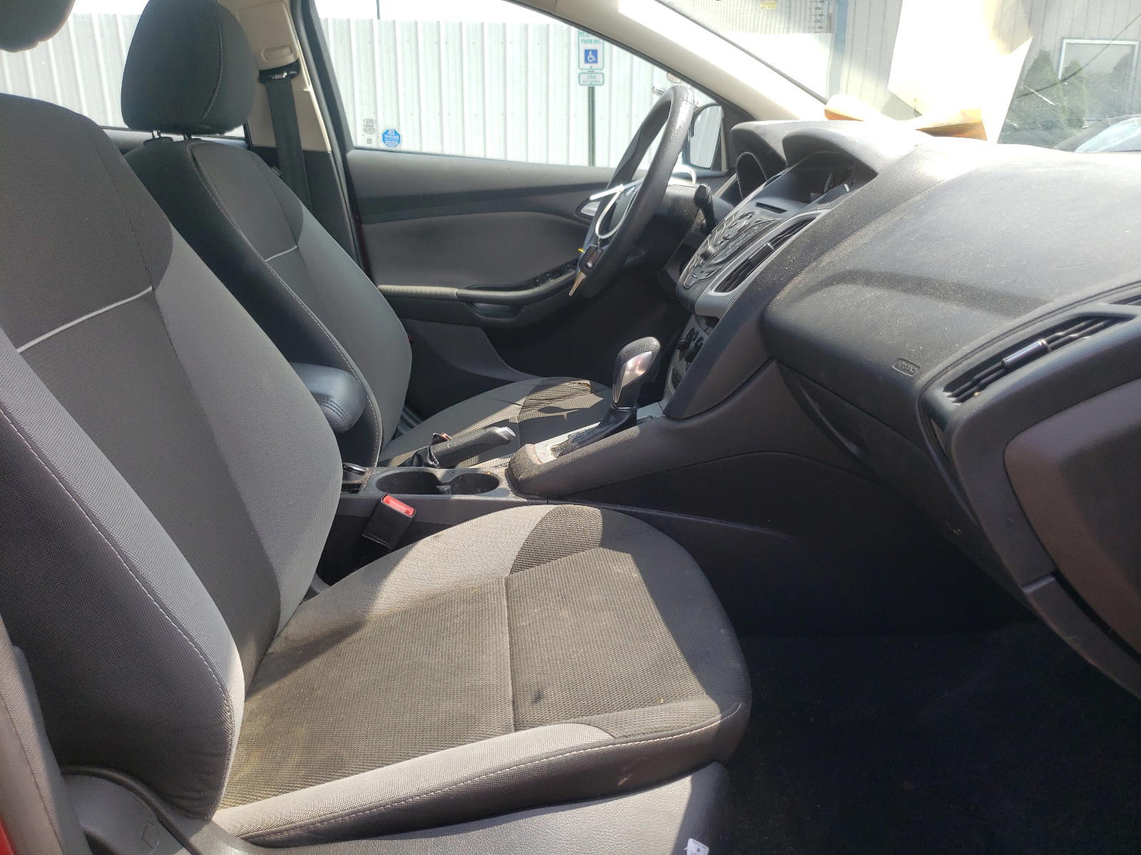 Photo 5 from auction – 2014 FORD FOCUS SE with VIN 1FADP3F20EL116477
