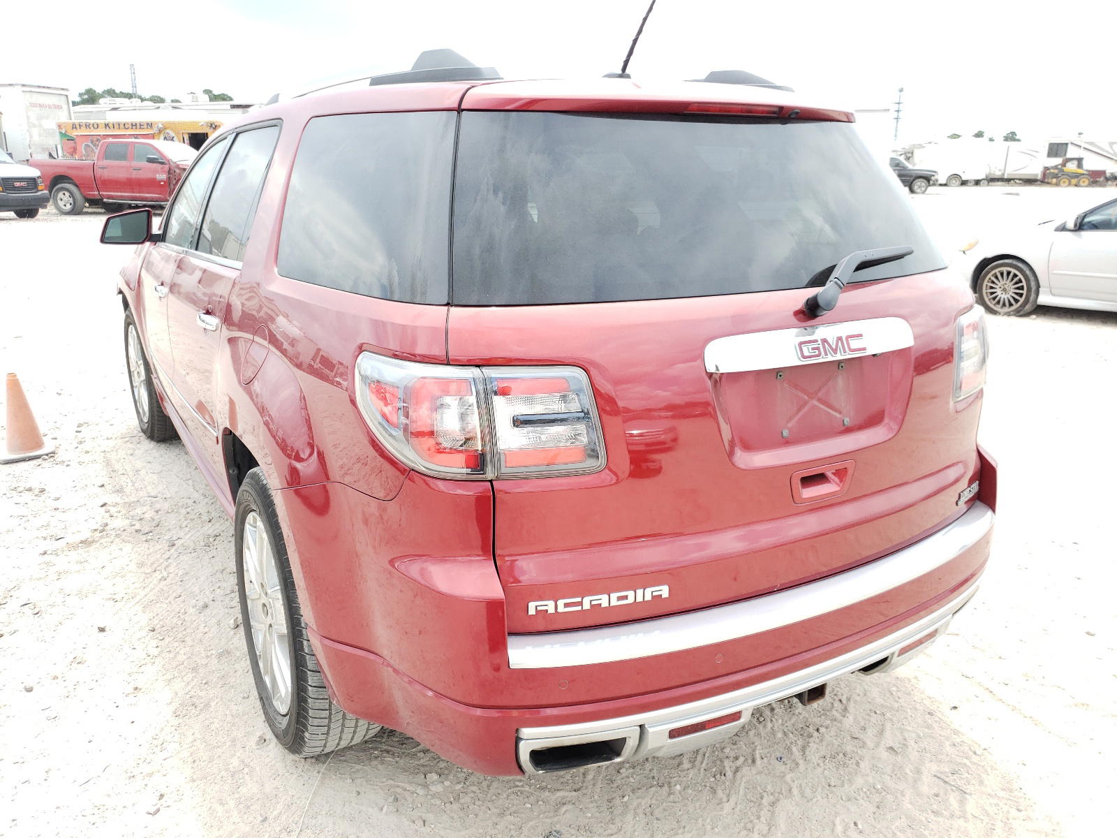 Photo 3 from auction – 2014 GMC ACADIA DEN with VIN 1GKKRTKD5EJ176872