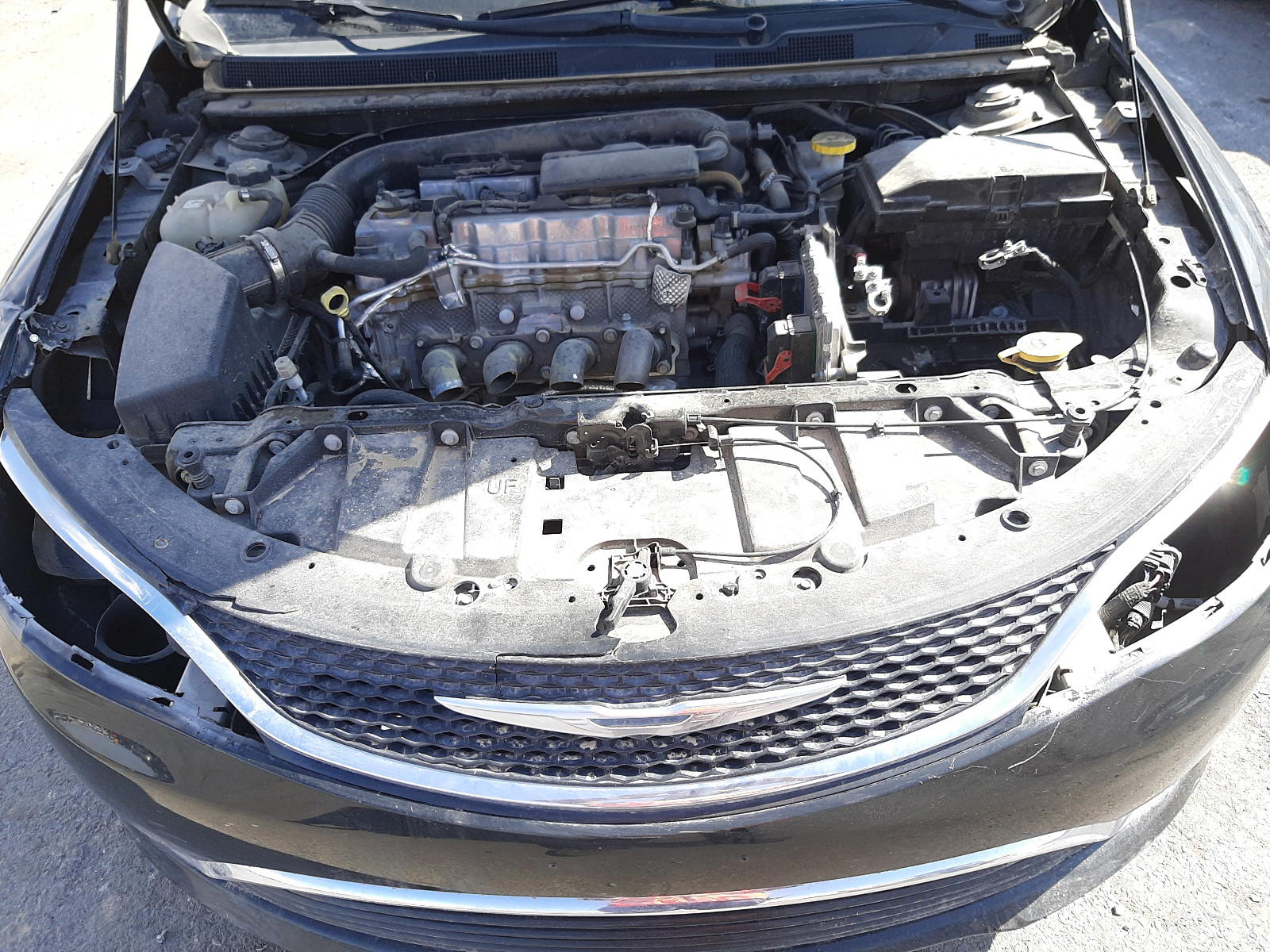 Photo 7 from auction – 2015 CHRYSLER 200 LIMITE with VIN 1C3CCCAB9FN584596
