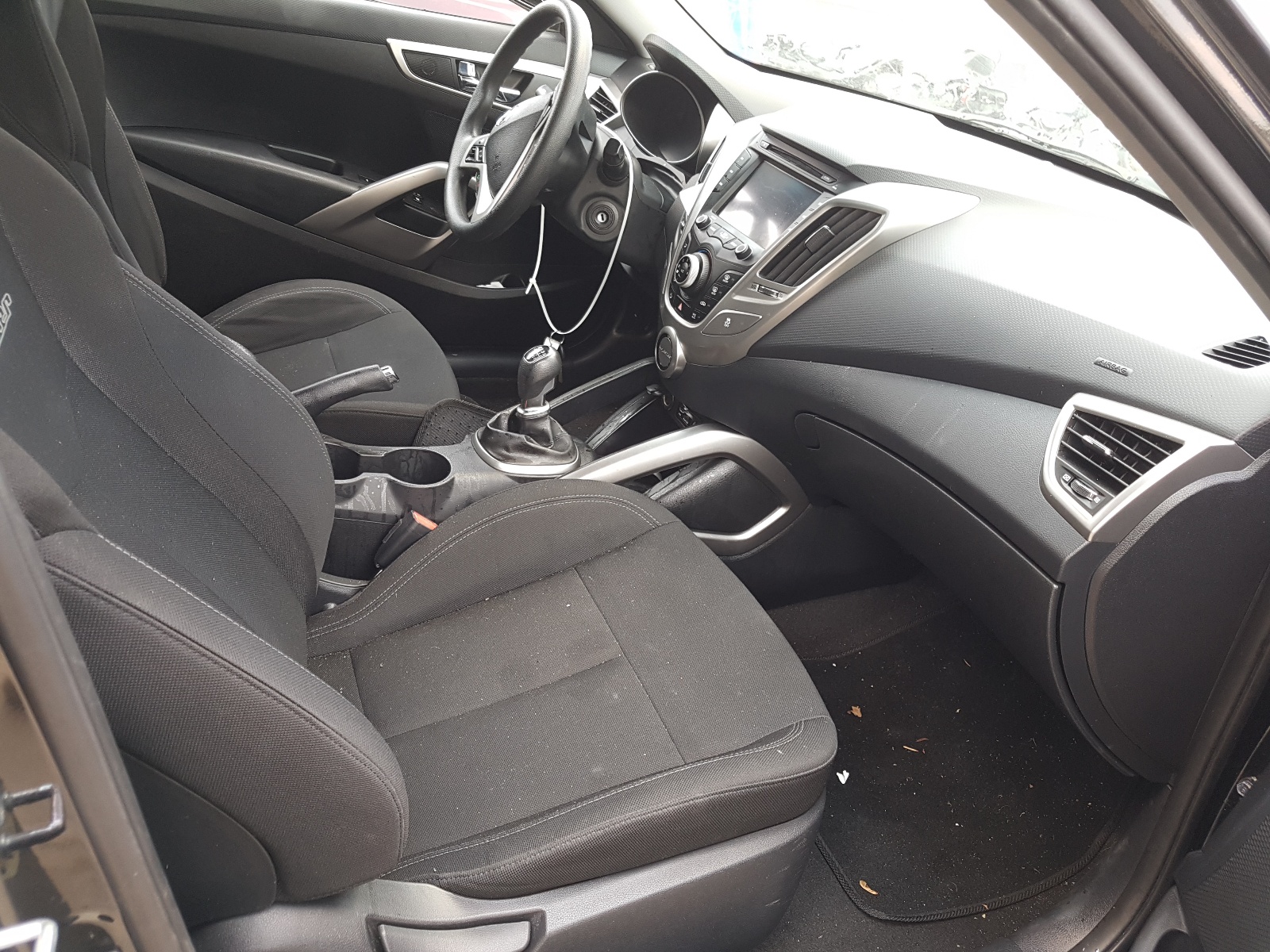 Photo 5 from auction – 2014 HYUNDAI VELOSTER with VIN KMHTC6AD0EU198812