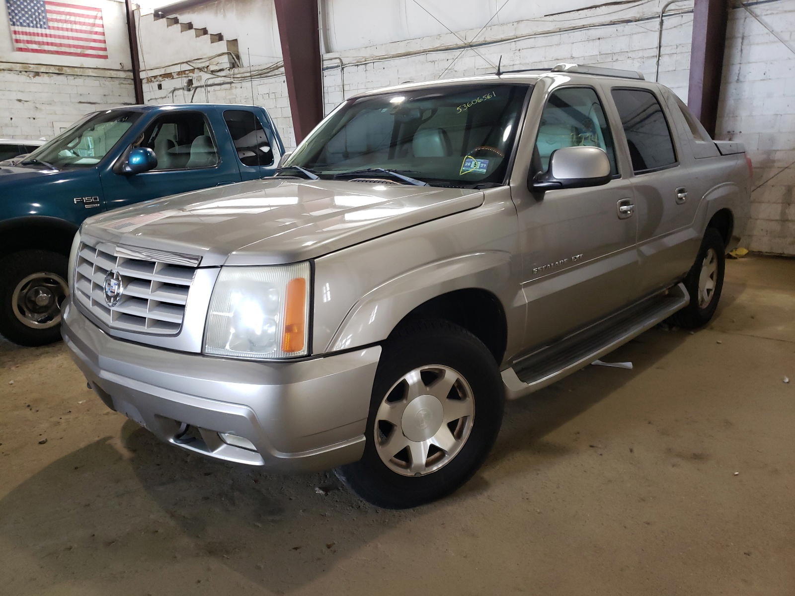 Photo 2 from auction – 2002 CADILLAC ESCALADE E with VIN 3GYEK63N92G271707