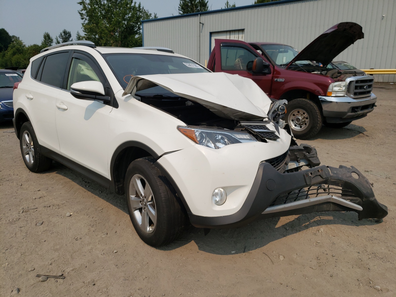 Photo 1 from auction – 2015 TOYOTA RAV4 XLE with VIN JTMRFREV5FJ046831