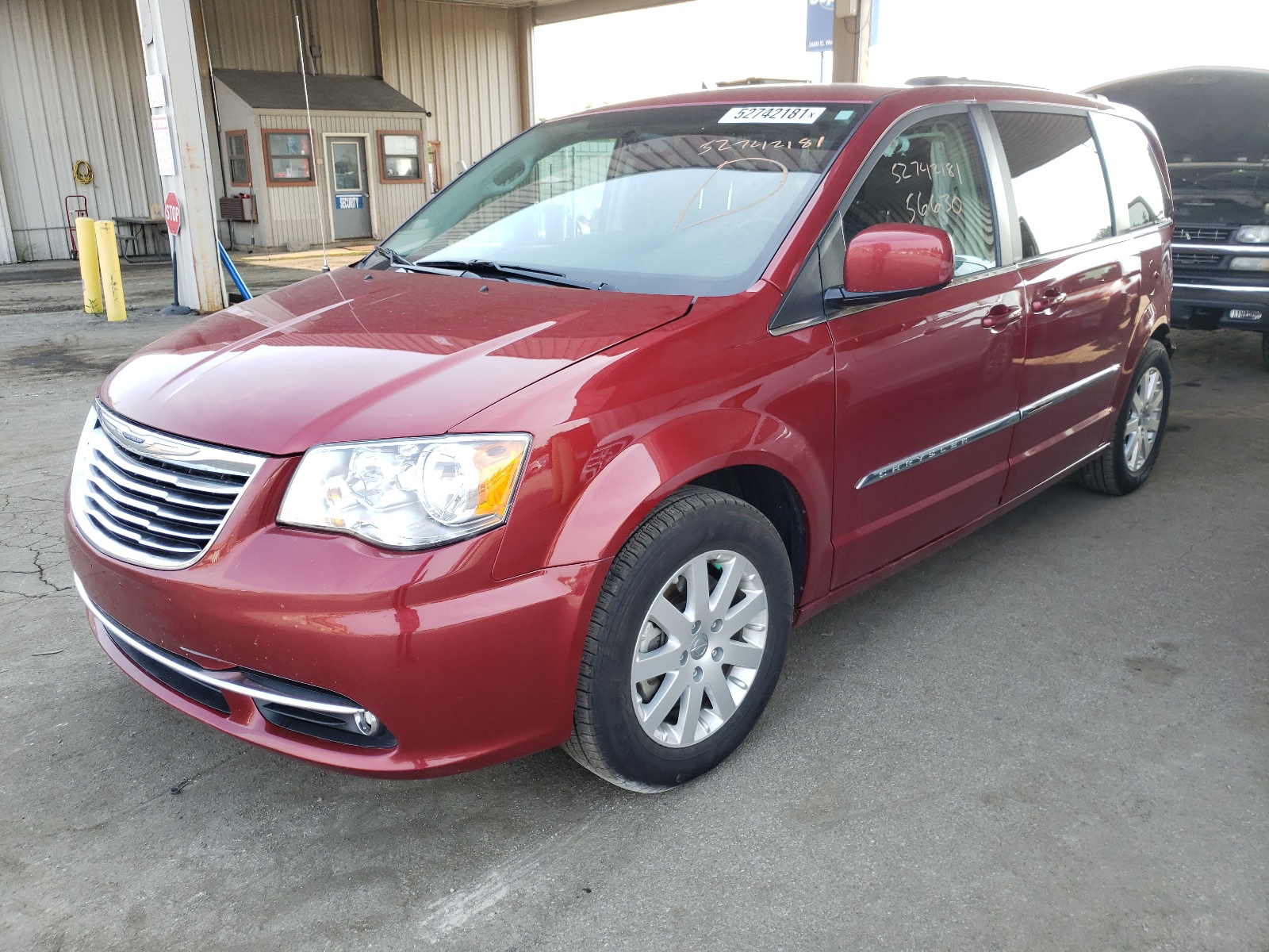 Photo 2 from auction – 2014 CHRYSLER TOWN & COU with VIN 2C4RC1BG2ER134147