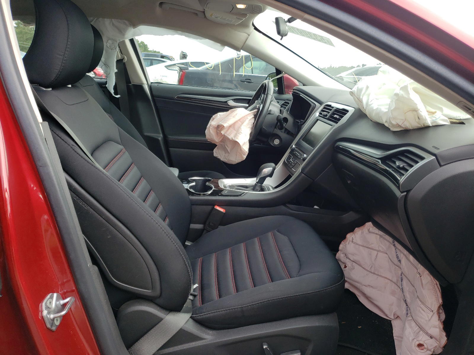 Photo 5 from auction – 2016 FORD FUSION SE with VIN 3FA6P0H79GR312499