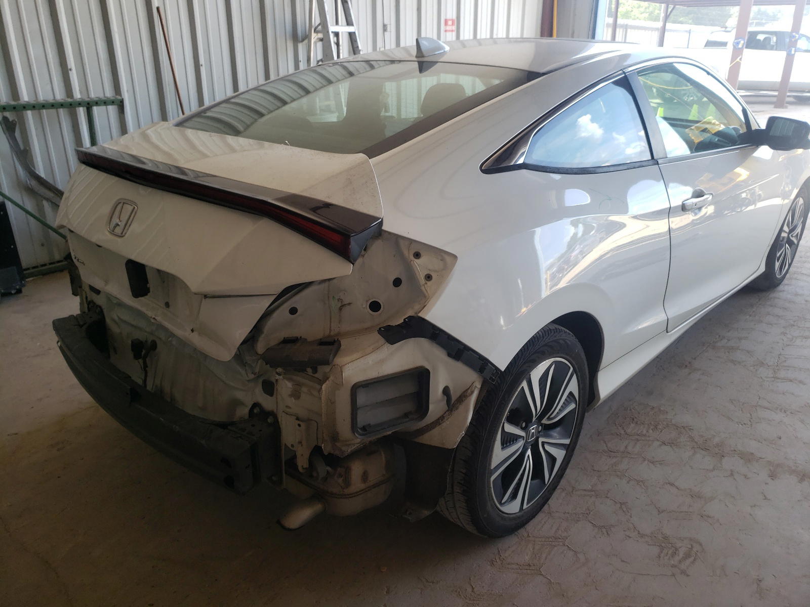 Photo 4 from auction – 2016 HONDA CIVIC with VIN 2HGFC3B38GH352048