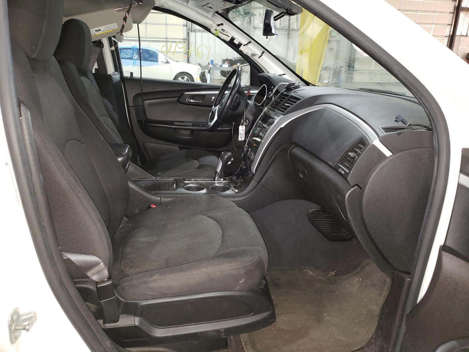 Photo 5 from auction – 2011 CHEVROLET TRAVERSE L with VIN 1GNKRGED8BJ199404