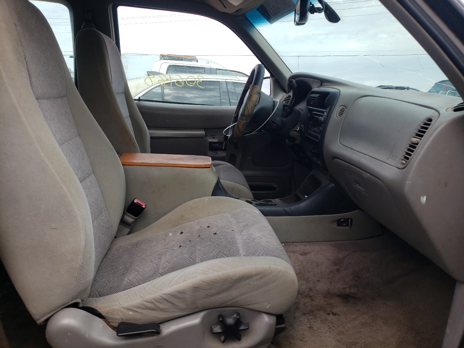 Photo 5 from auction – 1999 FORD EXPLORER with VIN 1FMYU22E0XUC34536