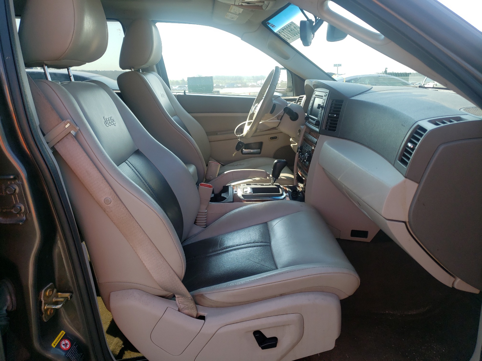 Photo 5 from auction – 2005 JEEP GRAND CHER with VIN 1J8HR58255C644765